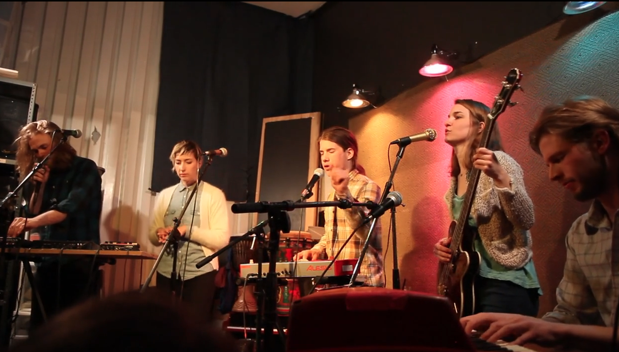 Anawan performing at home in Ft. Briscoe: Ethan Woods (self-constructed effects board, vocals), Maia Friedman (vocals), Trevor Wilson (tiny keybd, vocals), Alice Tolan-Mee (bass, vocals) and Michael Chinworth (keys)