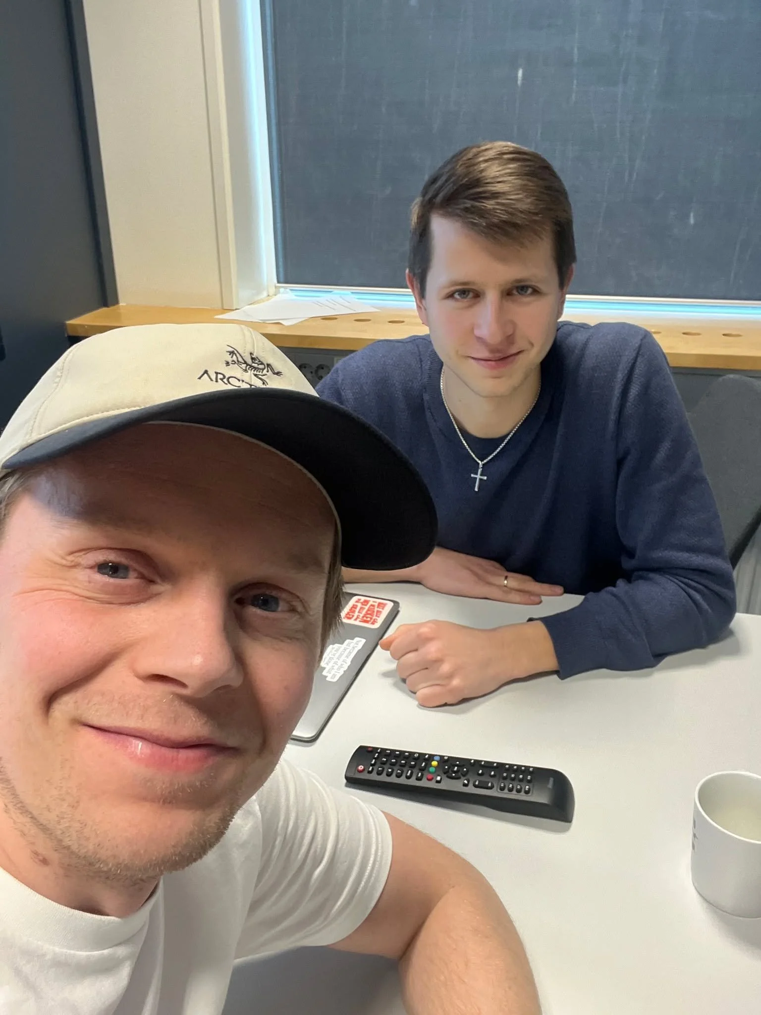 En stor glede &aring; ha v&aring;r nye praktikant, Lucas Bostr&ouml;m, hos oss i 10 uker!🤩Han skal bli med &aring; gj&oslash;re hverdagen sammen med oss i Hauge Business Nettverk, og forh&aring;pentligvis vil l&aelig;ring g&aring; begge veier! La os