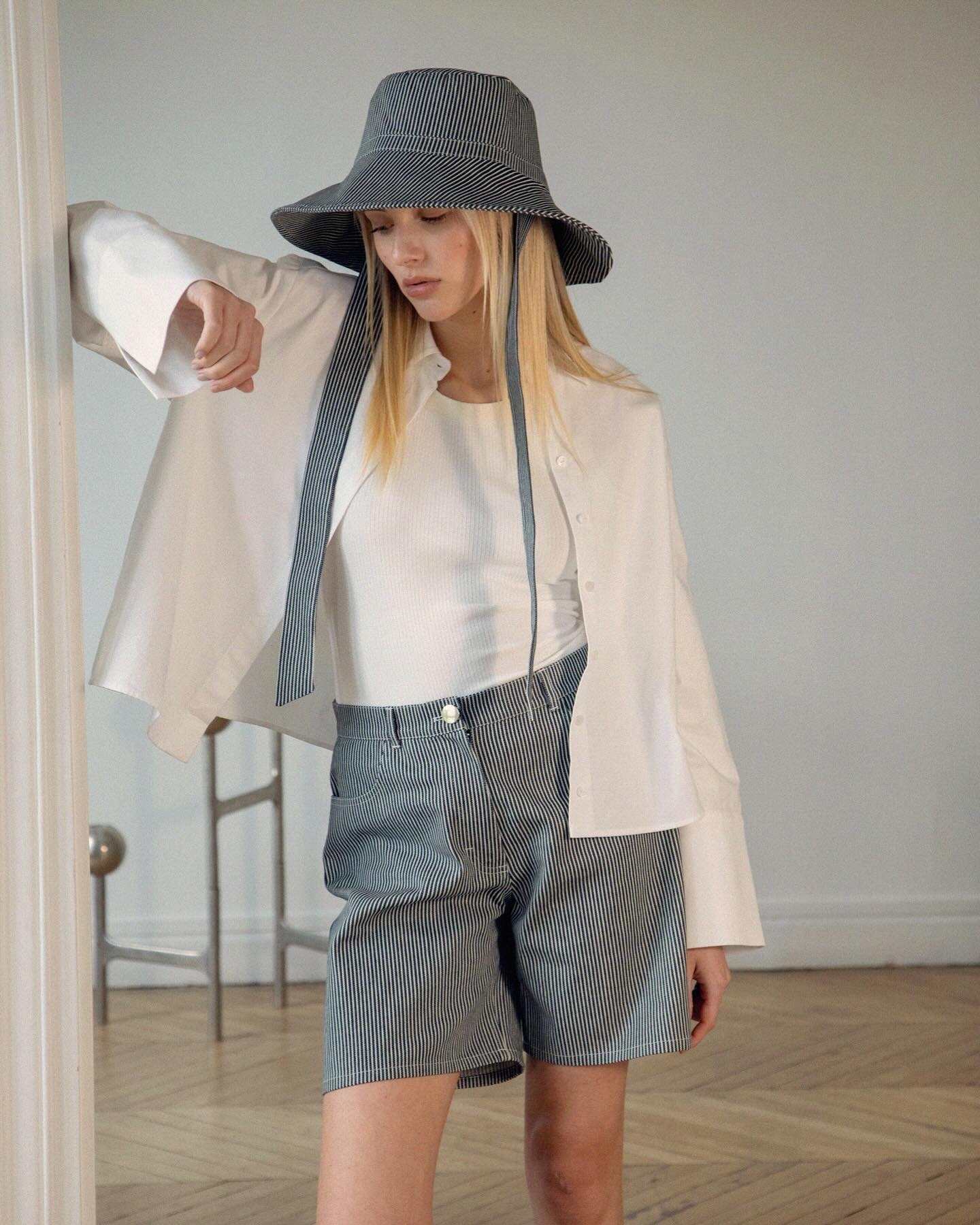 LE UBERTO
Organic Cotton

Bermuda shorts were all over the runway, as the iconic piece of the season. 
So versatile, Le Uberto shorts are much easier to pair than you might think - it doesn't take much to make a stylish statement with them. High-wais