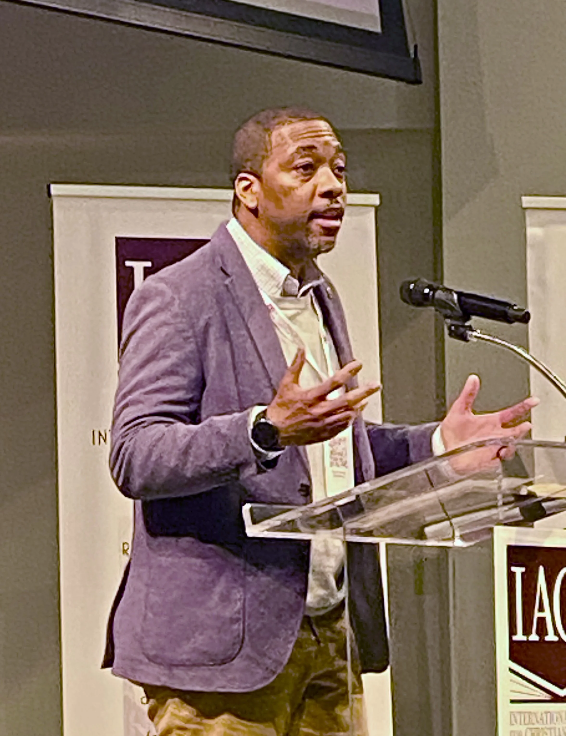  Carl Bradford of Southwestern Seminary began Thursday’s sessions with a devotional presentation. 