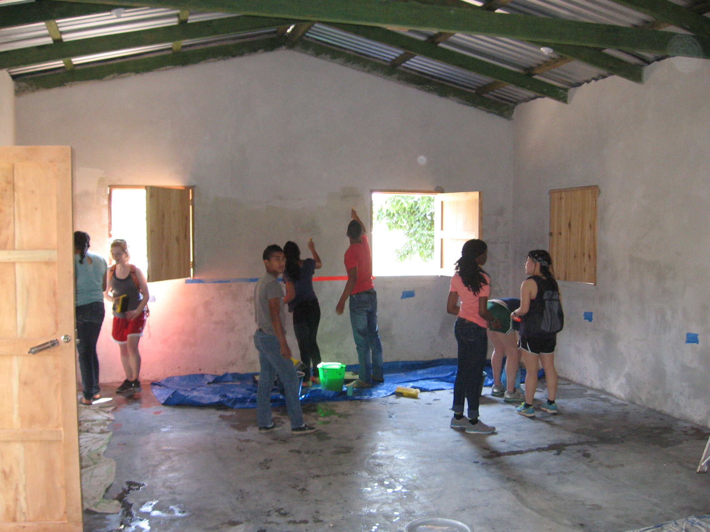 Fuerza students preparing the dental clinic.