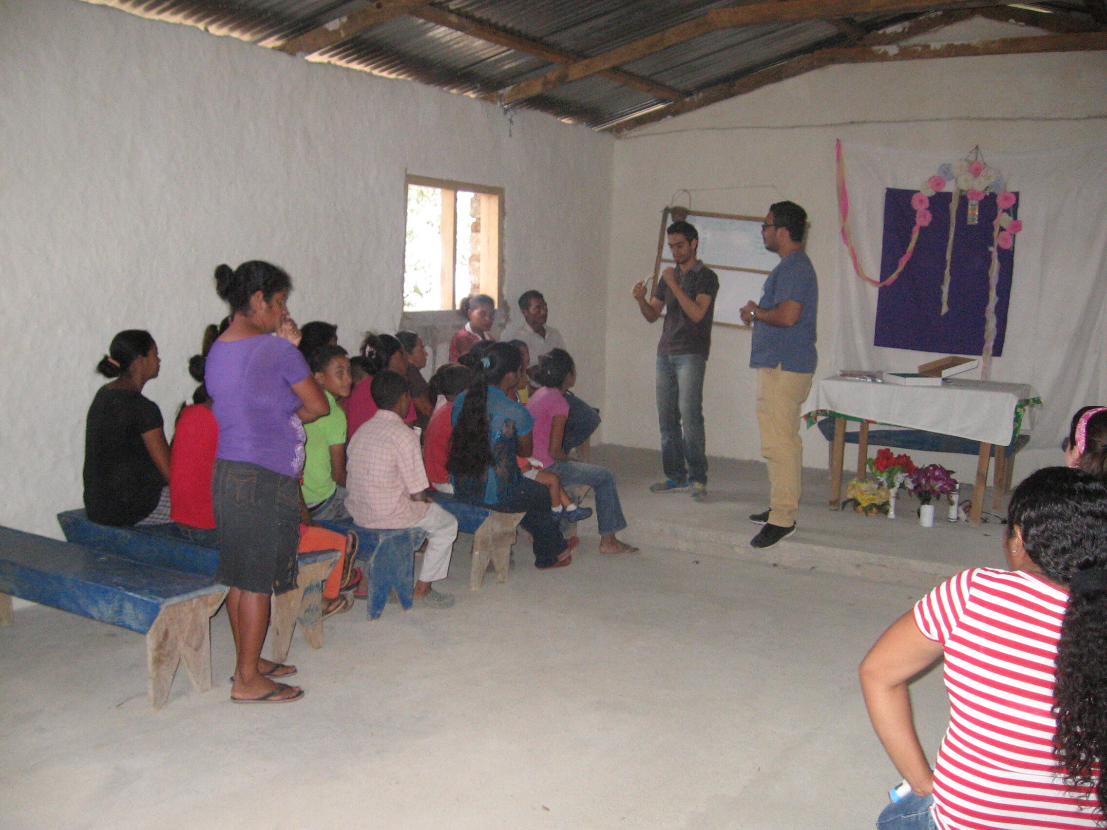 Dentists Jose and Oscar speak with families in El Carrizalito.