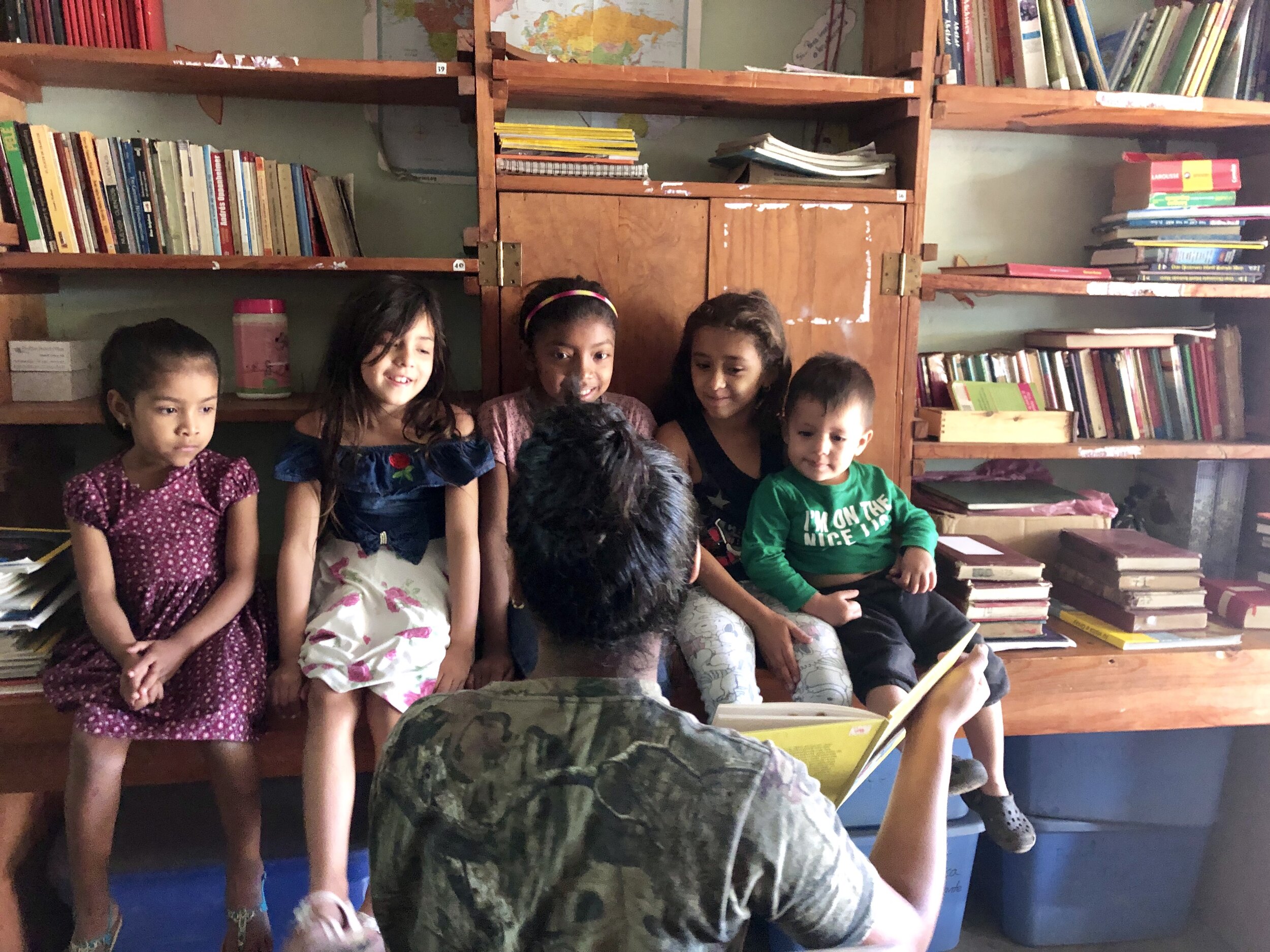 Fuerza Arriba, a group of 12 veteran Fuerza students, have begun directing their own self-led programs. Here, student-leader Dania is reading to children as part of a community library day.