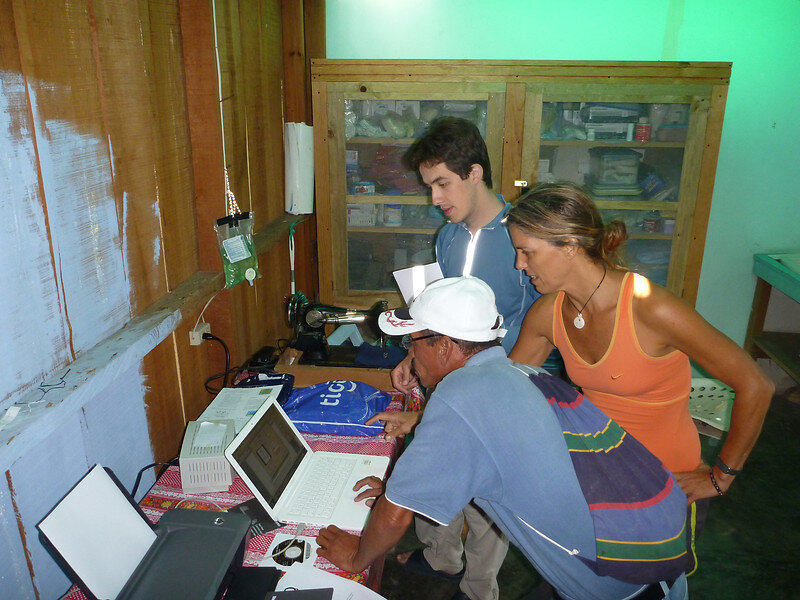 Lisa and Ethan with Dionisio and computer-L.jpg