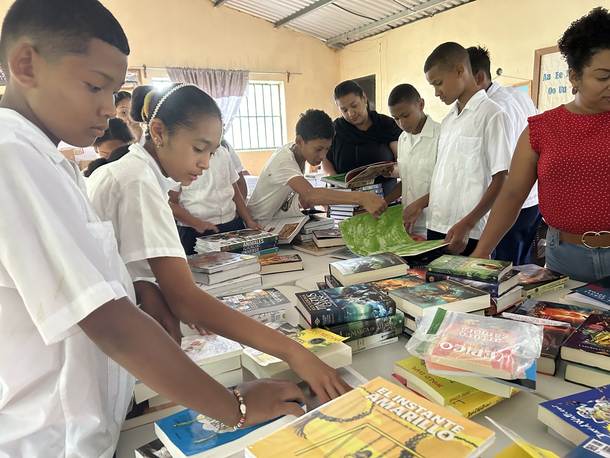  Colegio students get first look at bounty of new books. 