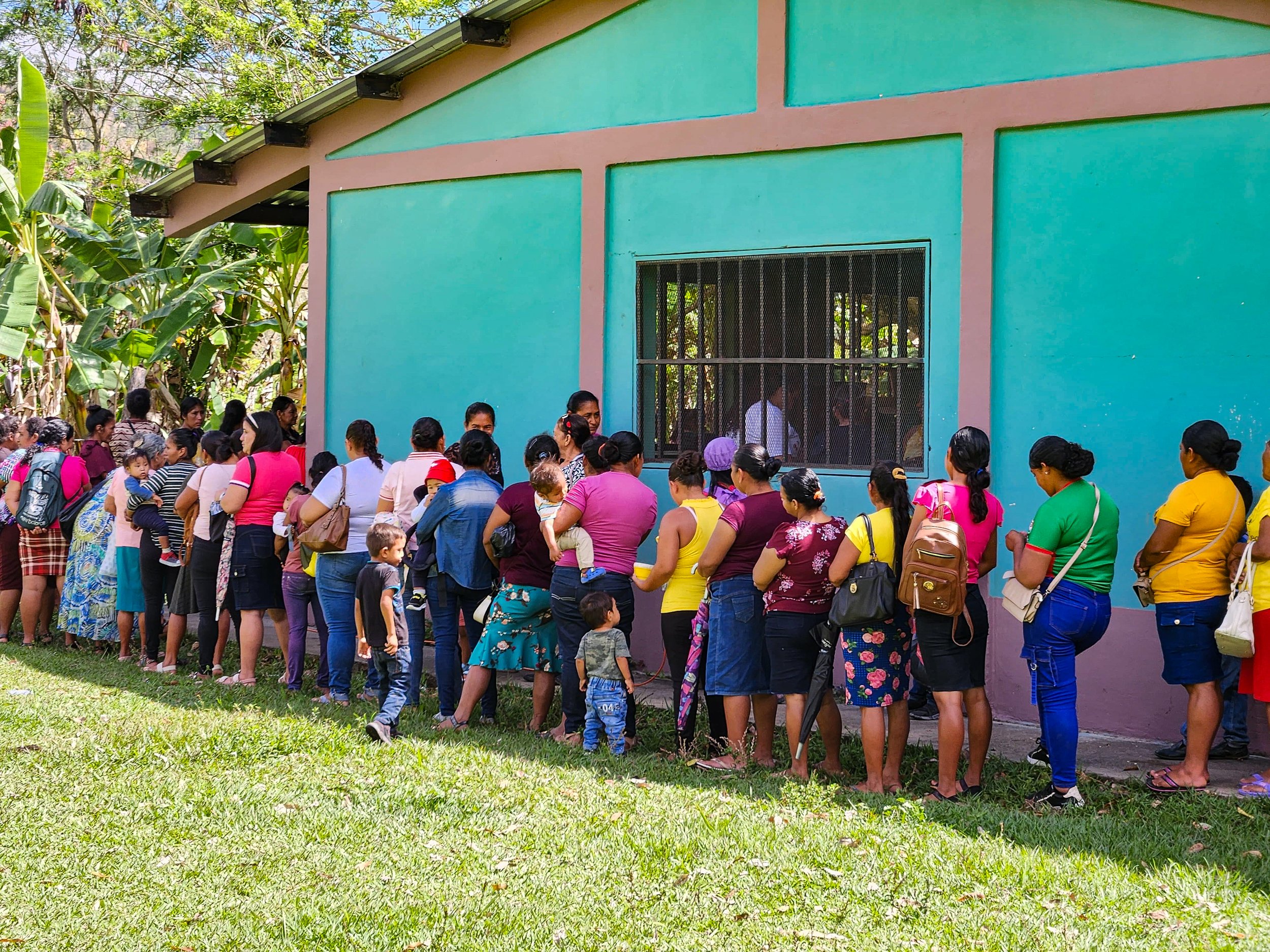 Large-scale cancer screening attracts 350+ people on one day.