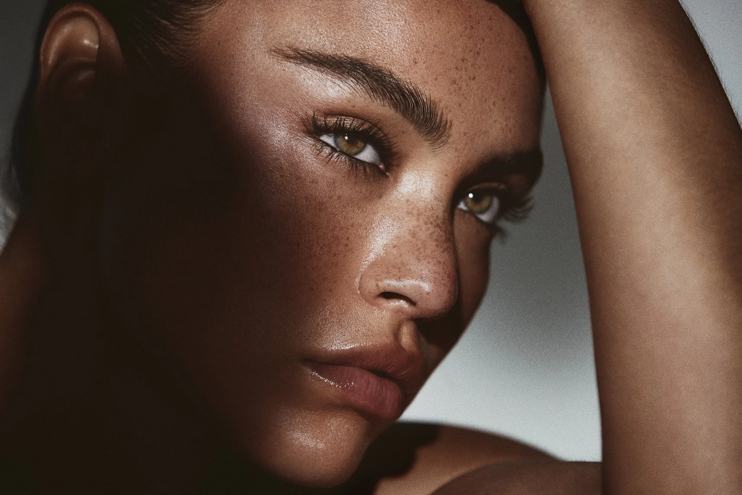 MakeBeauty_NanoBrow_Vanessa_02574_v2.jpg
