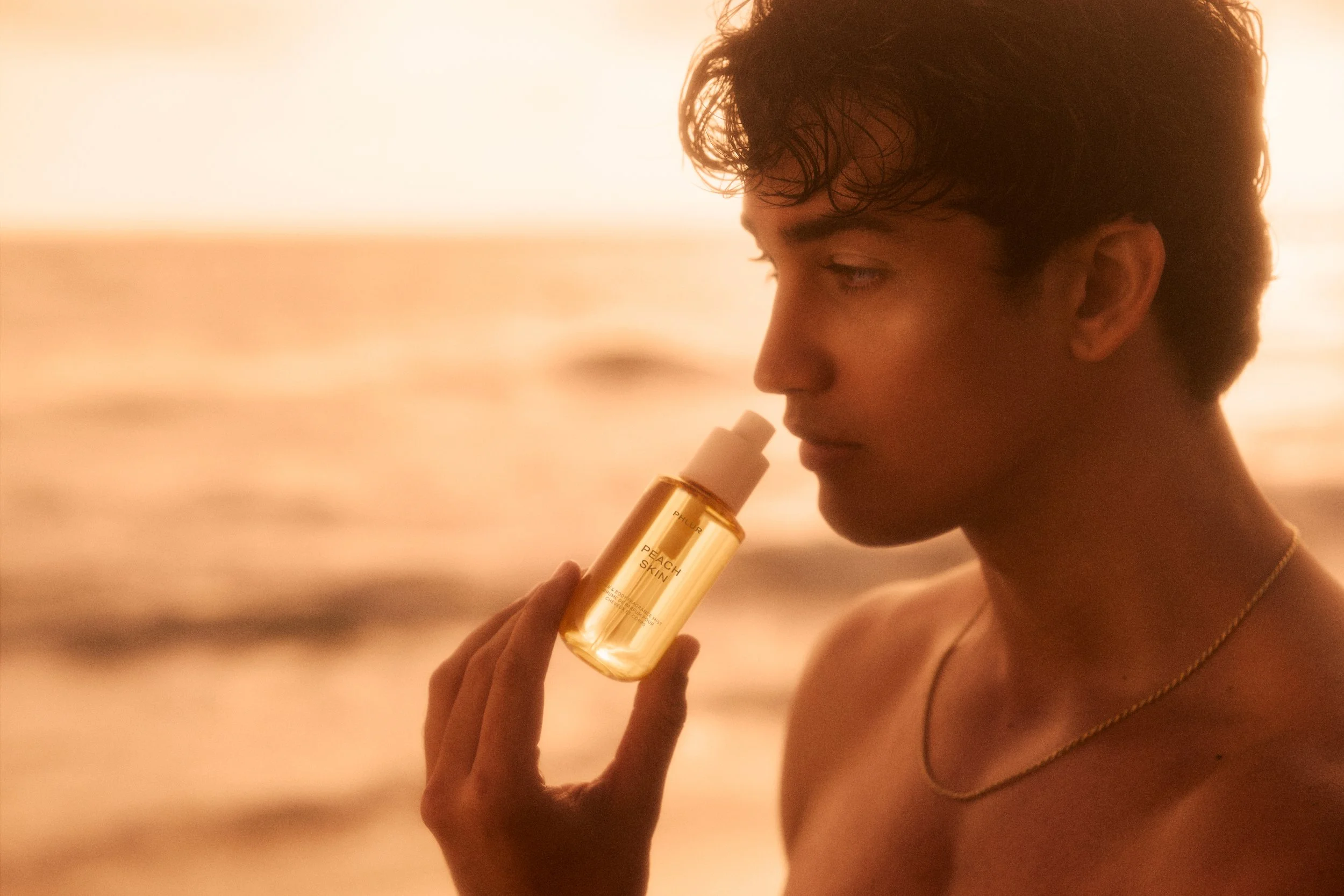 PHLUR_BeachPeach_250325_Jesse_PeachSkin_3oz-08445_v2.jpg