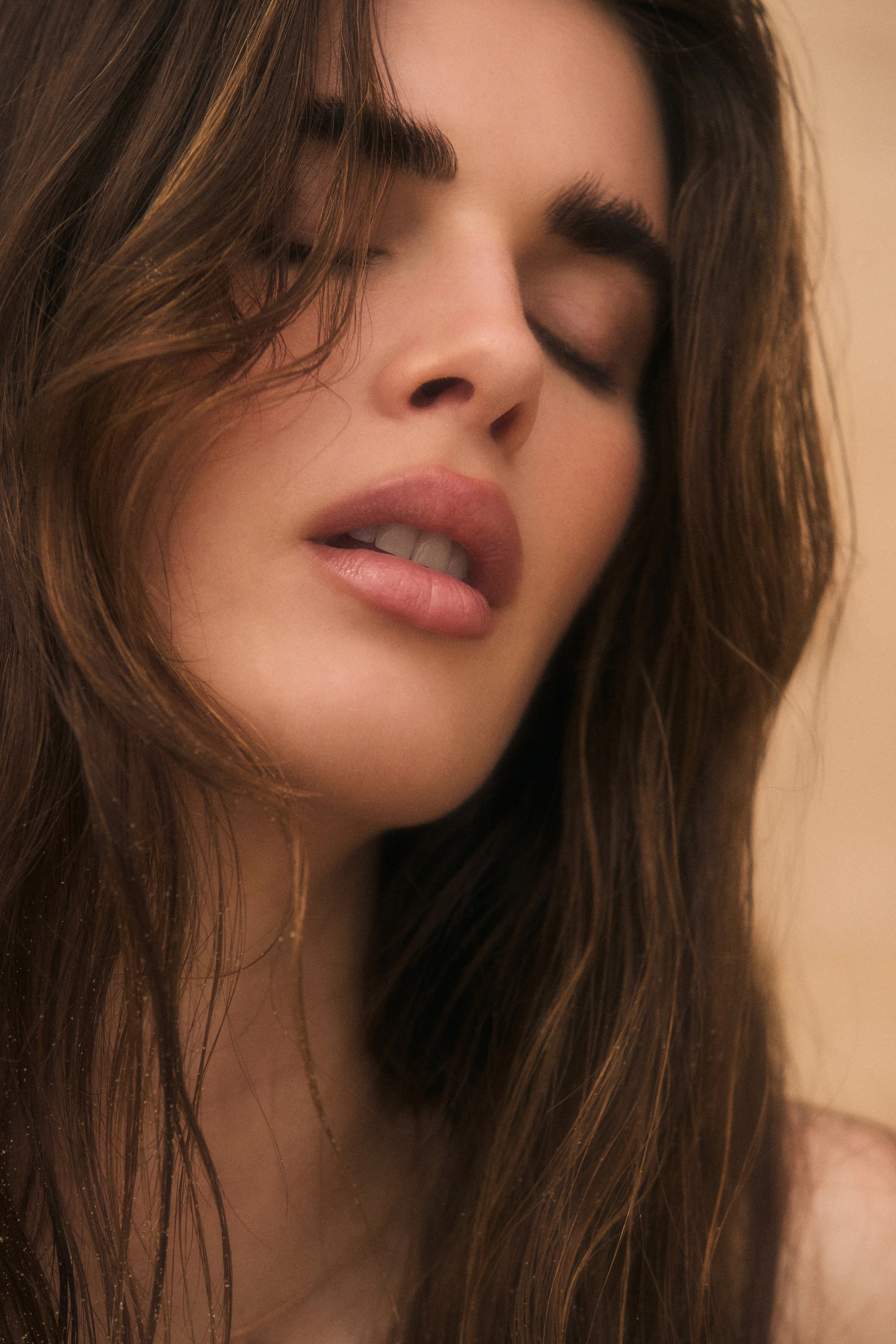 PHLUR_BeachPeach_250325_Zoi_NoProduct-01808_v2.jpg