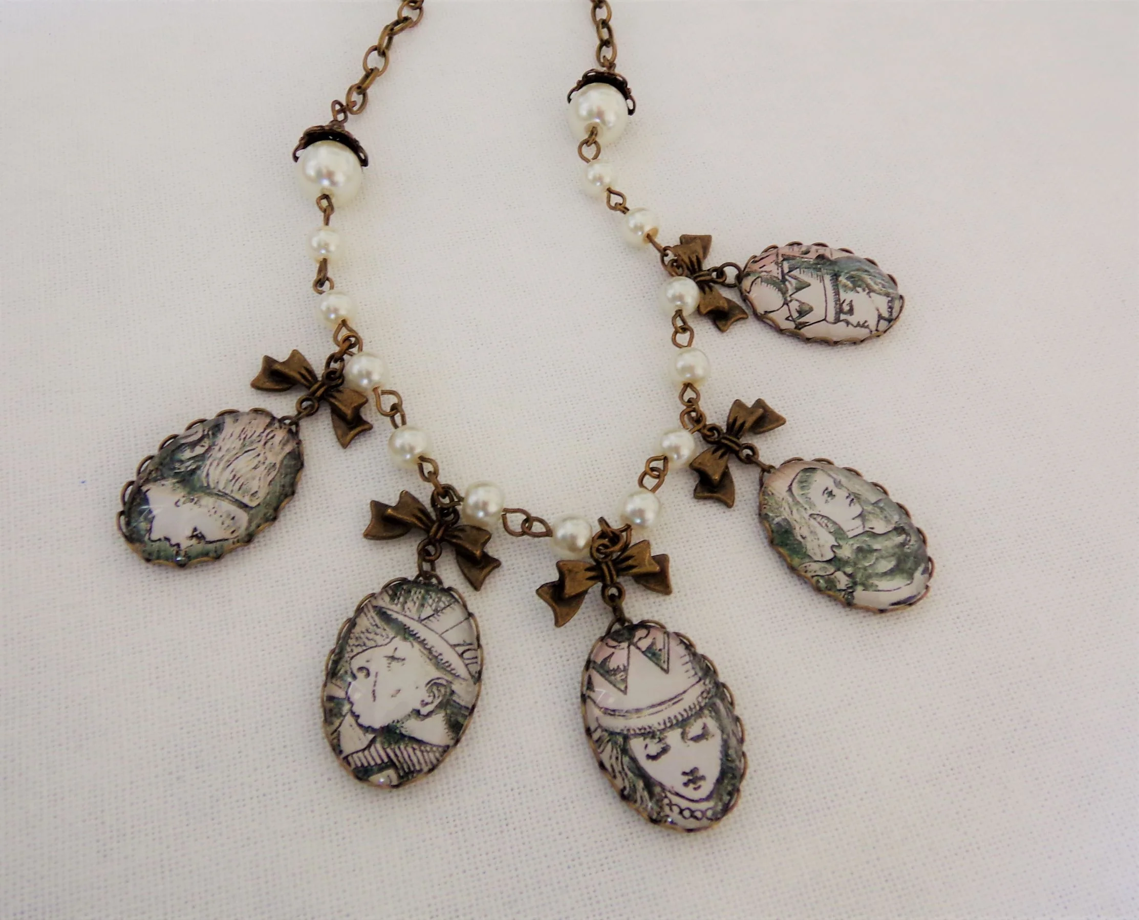 Alice in Wonderland Collection Pendant