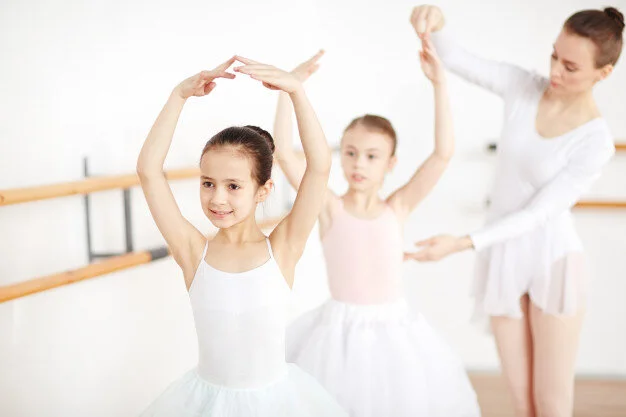 class-ballet-dancing_1098-16350.jpg