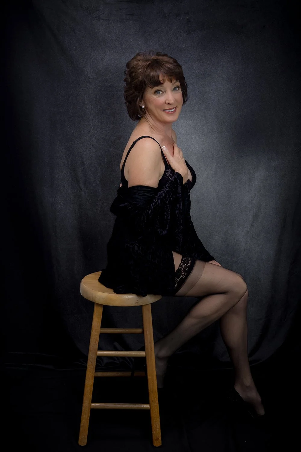 Valerie's Boudoir Session 12-05-23 035.jpg