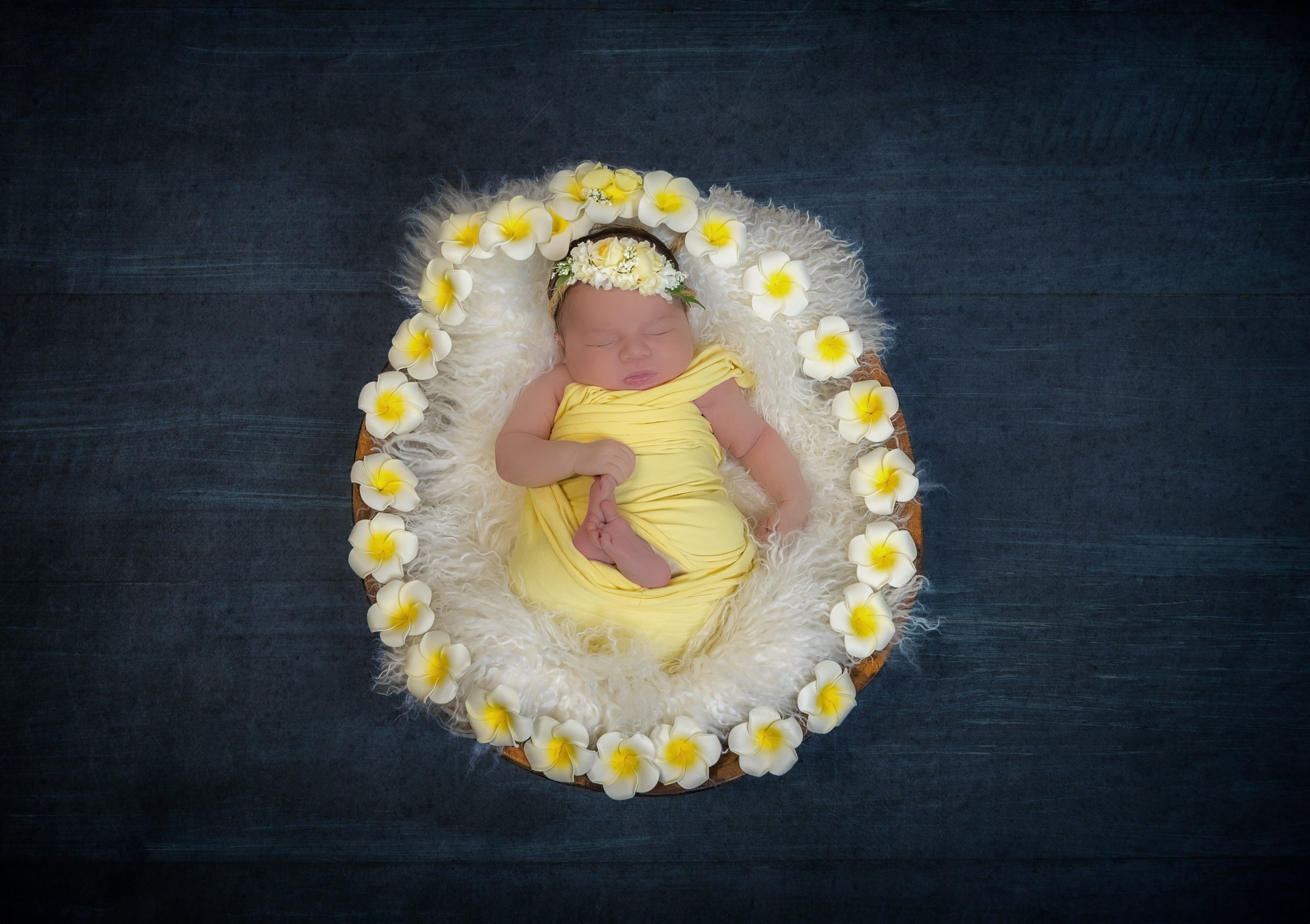 Newborn-Yellow flowers-Baby girl-studio-ventura