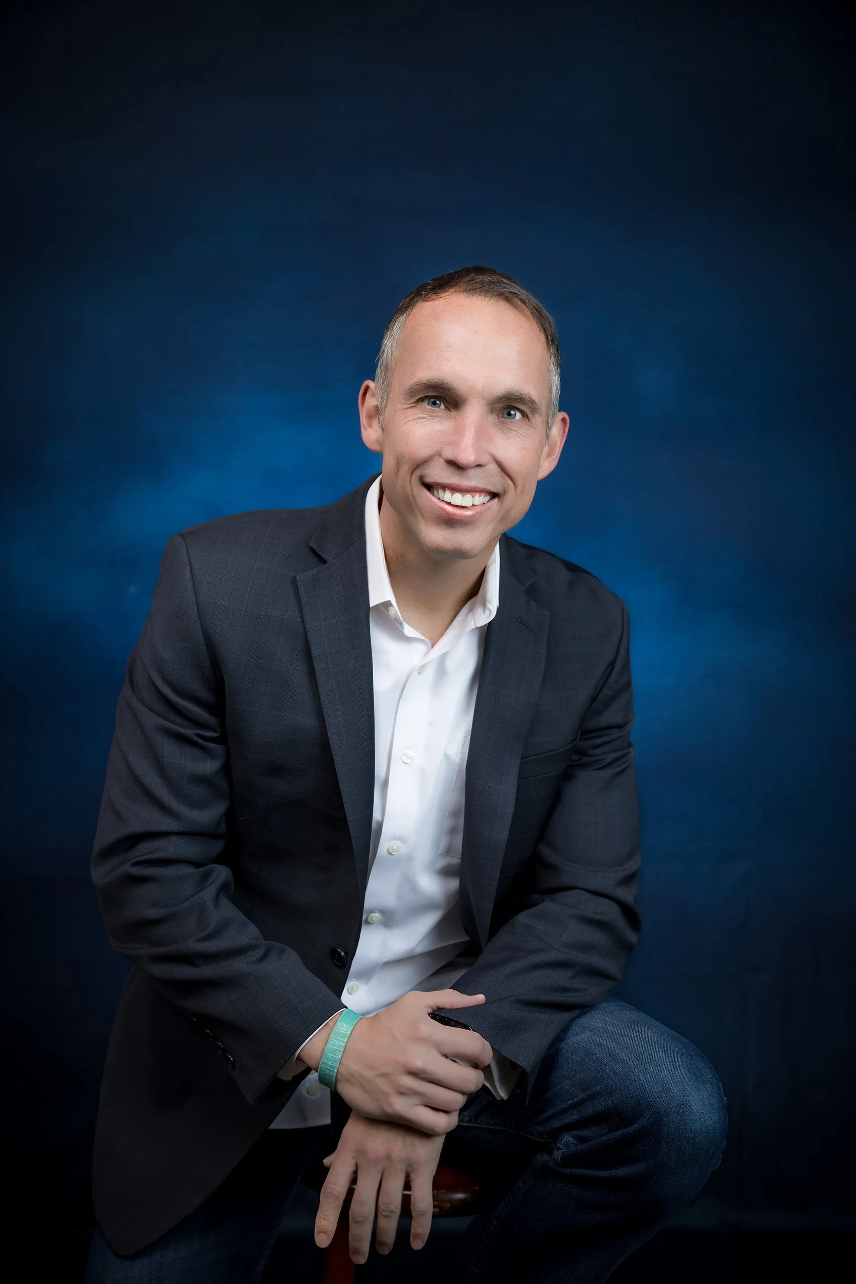 Luis Montes Headshots  026.jpg