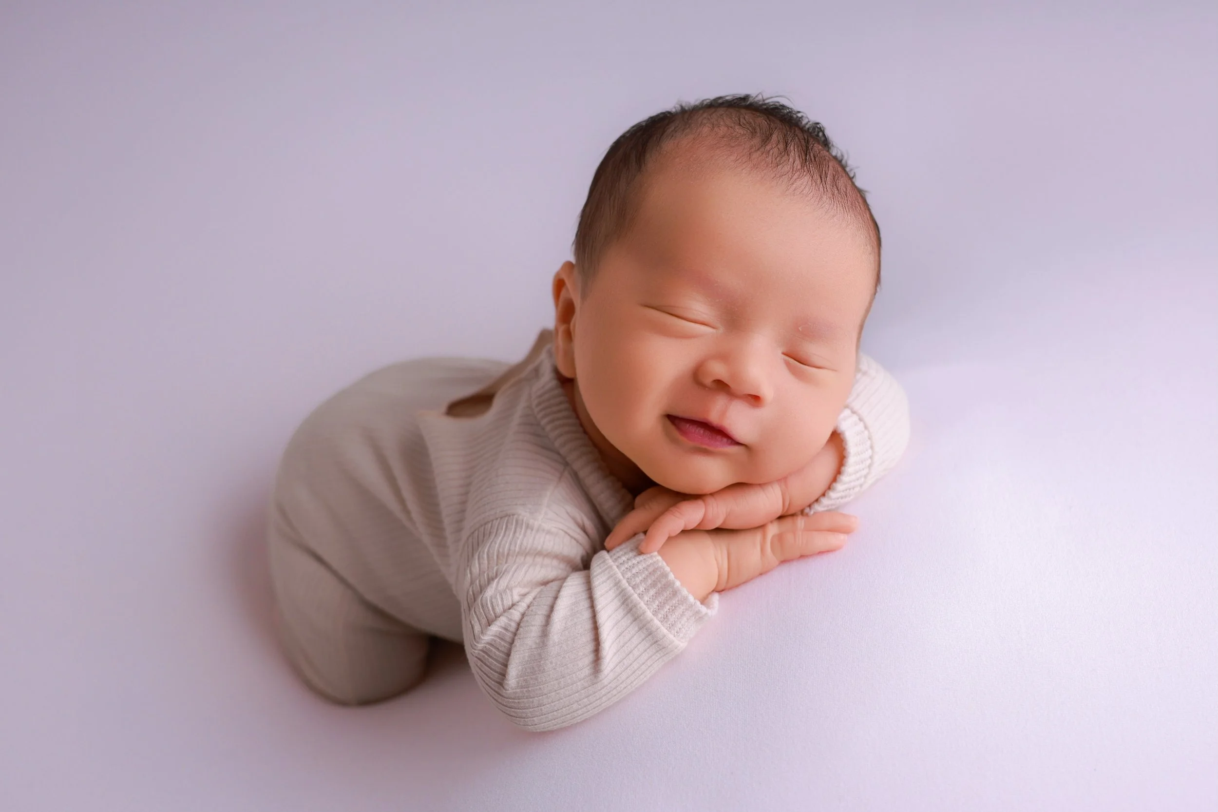 Smiling at this clean and simple newborn session. Not every session needs a prop. You can still have beautiful images for your baby without having to fuss with props. ❤️

Cynthia Bullard Photography ✨ 📍 Ventura, CA | Serving SoCal 📸 Maternity | Fam