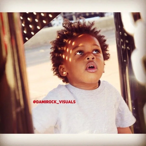 the first time you see signs that you&rsquo;re a superhero #wakandaforever 💫
&bull;
📸 @damirock_visuals 💋

#toddlermodel @jajahandtomi 👑
&bull;
&bull;
#documentaryphotographer #childrenphotographer #nycphotographer #portraitphotographer