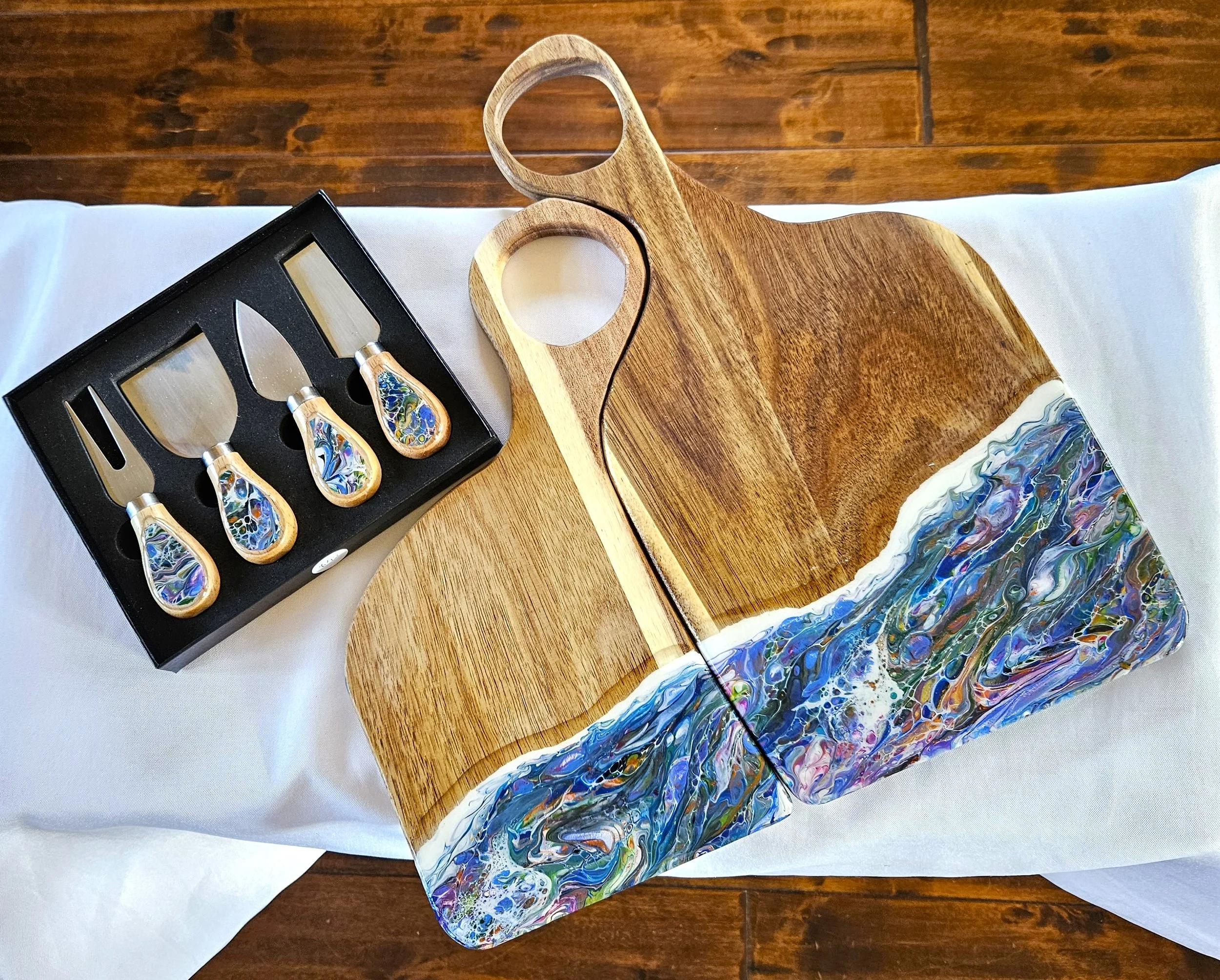 Charcuterie board and knives set 5.jpg