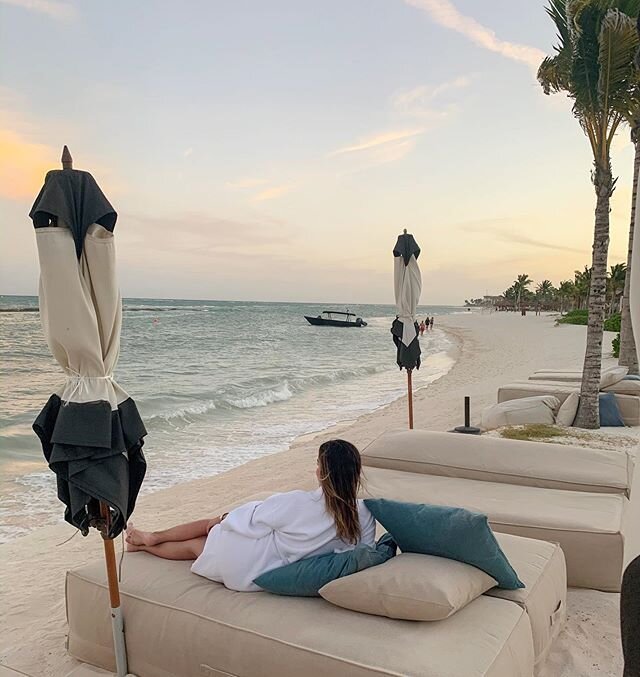 5 days in Mexico entailed lots of tanning, eating too many tacos/ceviche 🌮 , walks on the beach 🏝 , too many margaritas🍹, waking up with the sun ☀️ and watching the sunset 🌅, and more importantly reflecting and planning for this new year. I felt 