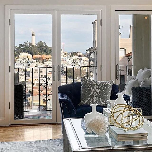 KRISHNAN TEAM JUST LISTED 💫

You'll feel on top of the world in this Russian Hill retreat with magnificent city and bay views. Built in 1924, the Spanish-style building welcomes residents with classic architectural details and a courtyard garden. Th