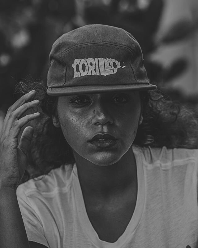 El corillo est&aacute; activa'o 
________
🛒 at mikeycordero.com/shop

________
#shop #5panel #streetwear #hat #corillo #puertorico #boricua #tropical #boricuasbelike #whateverpuertorico #diasporico #portraitphotography #portrait #prportraits #under1