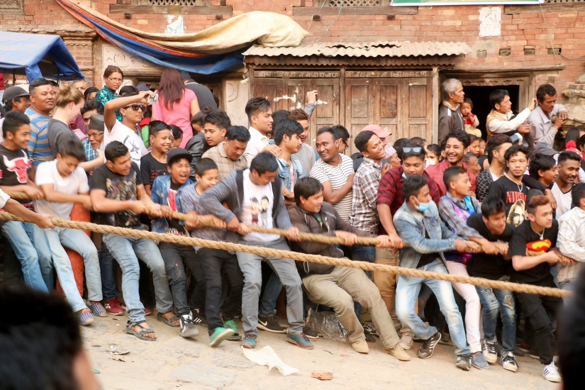 An unwinnable tug of war