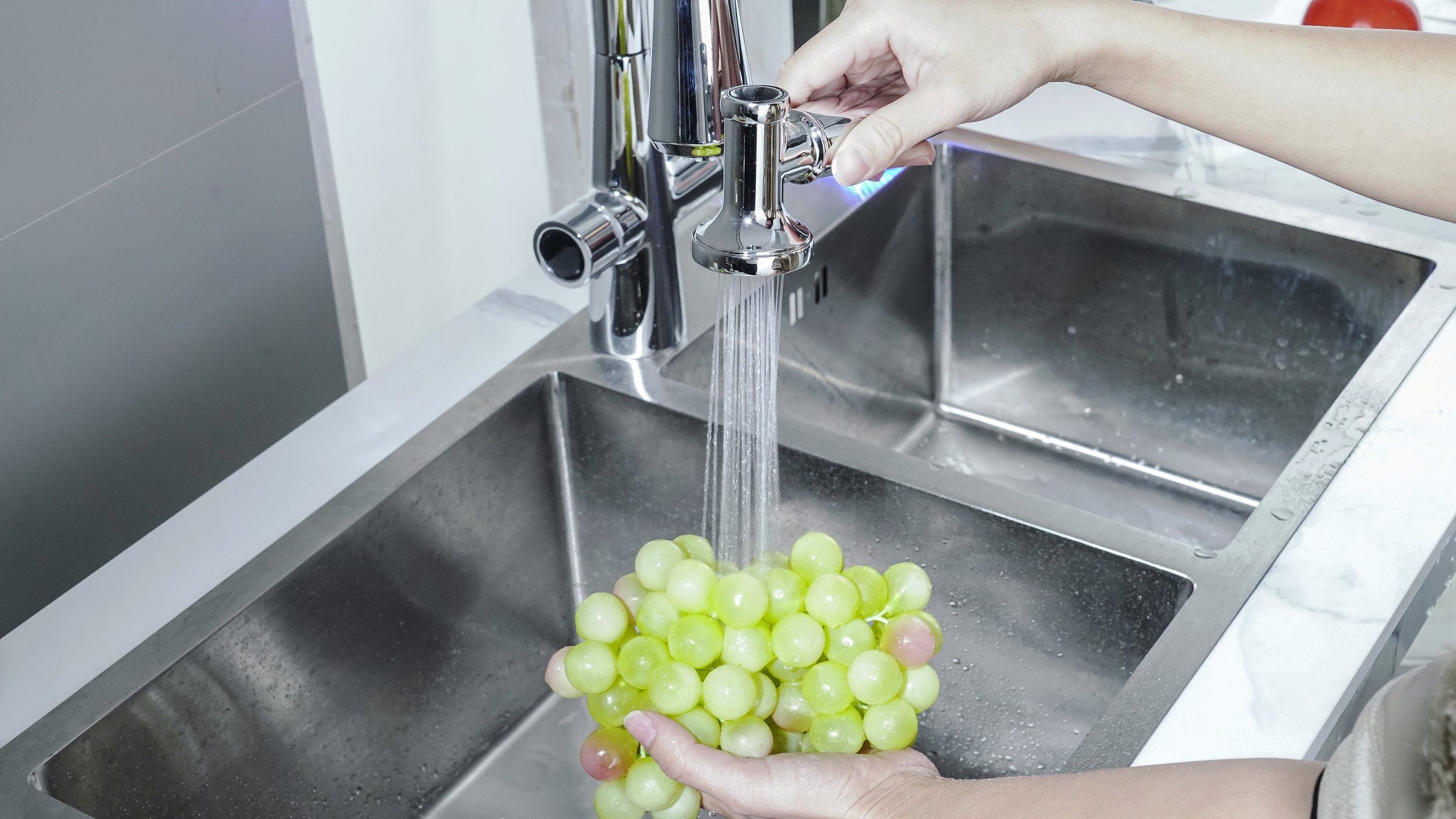 Rinsing grape.jpg