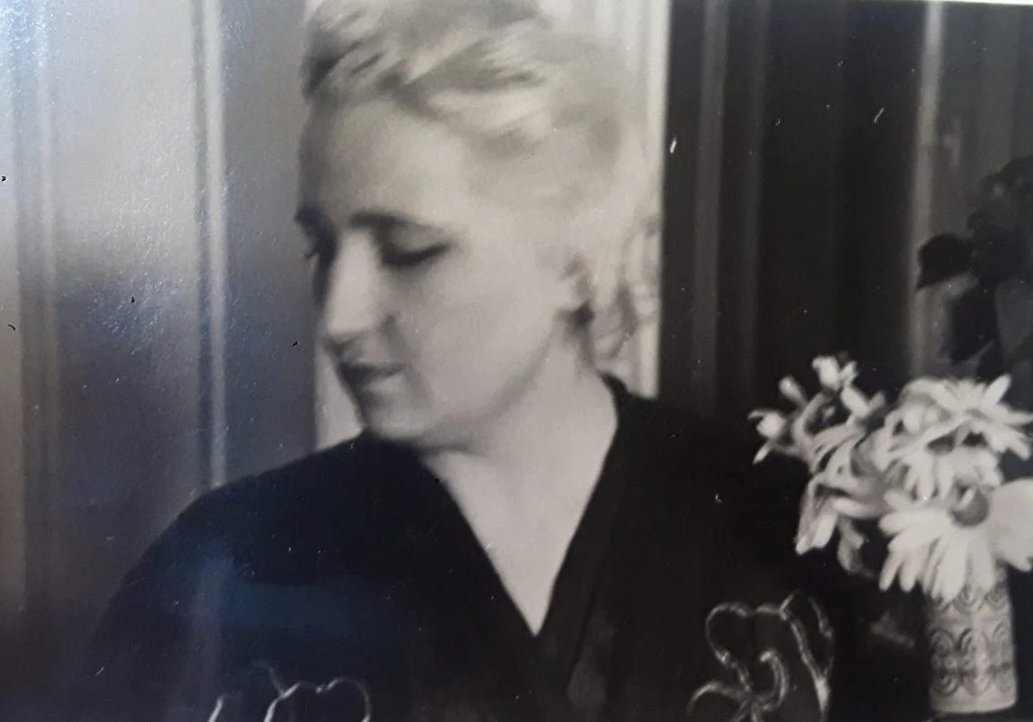 BIN NOCH IN TANGER UND DARF NICHT REISEN. THERESE.