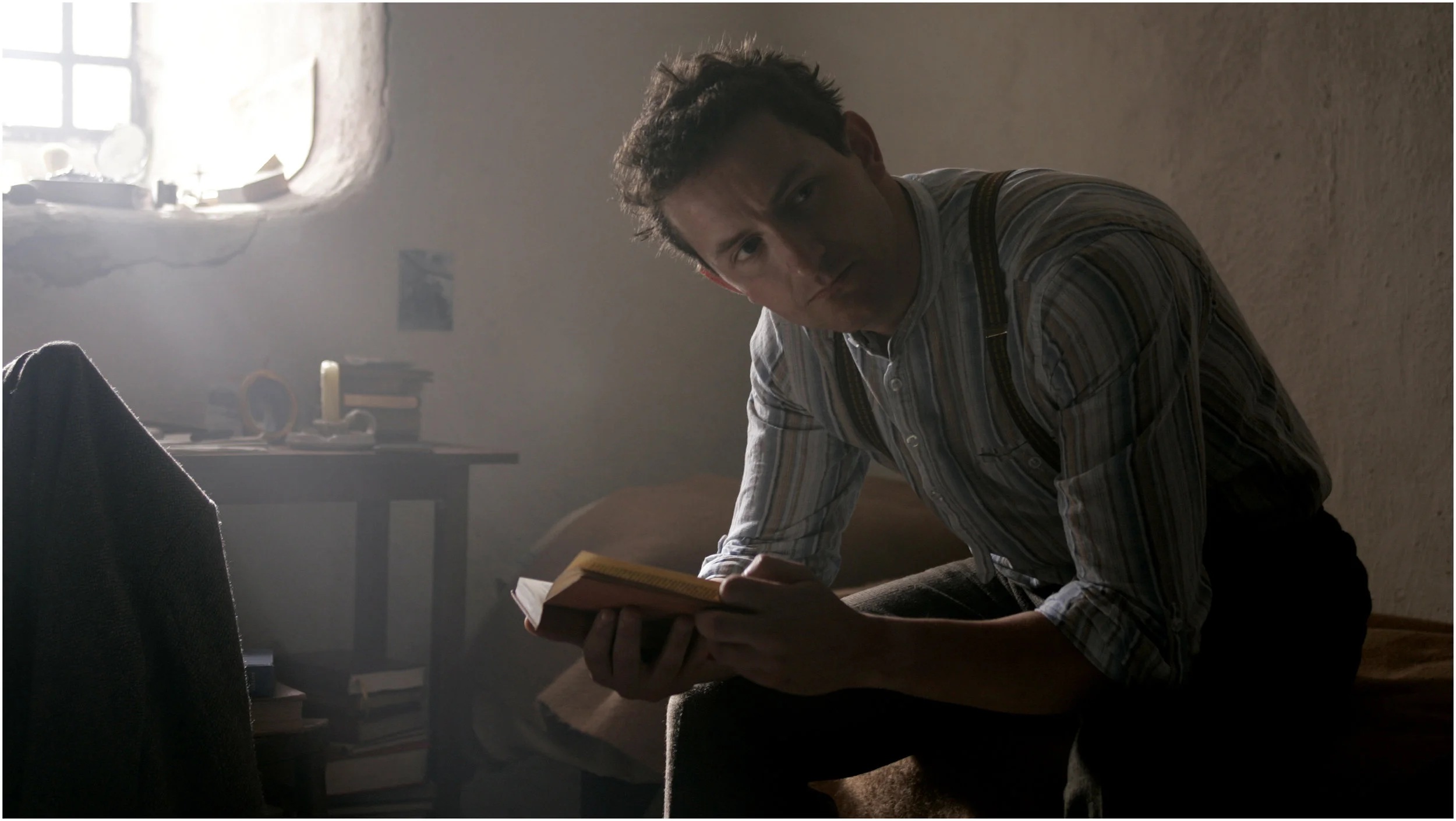 Lee Gooch plays Peadar O'Donnell in Peadairín na Stoirme.jpg