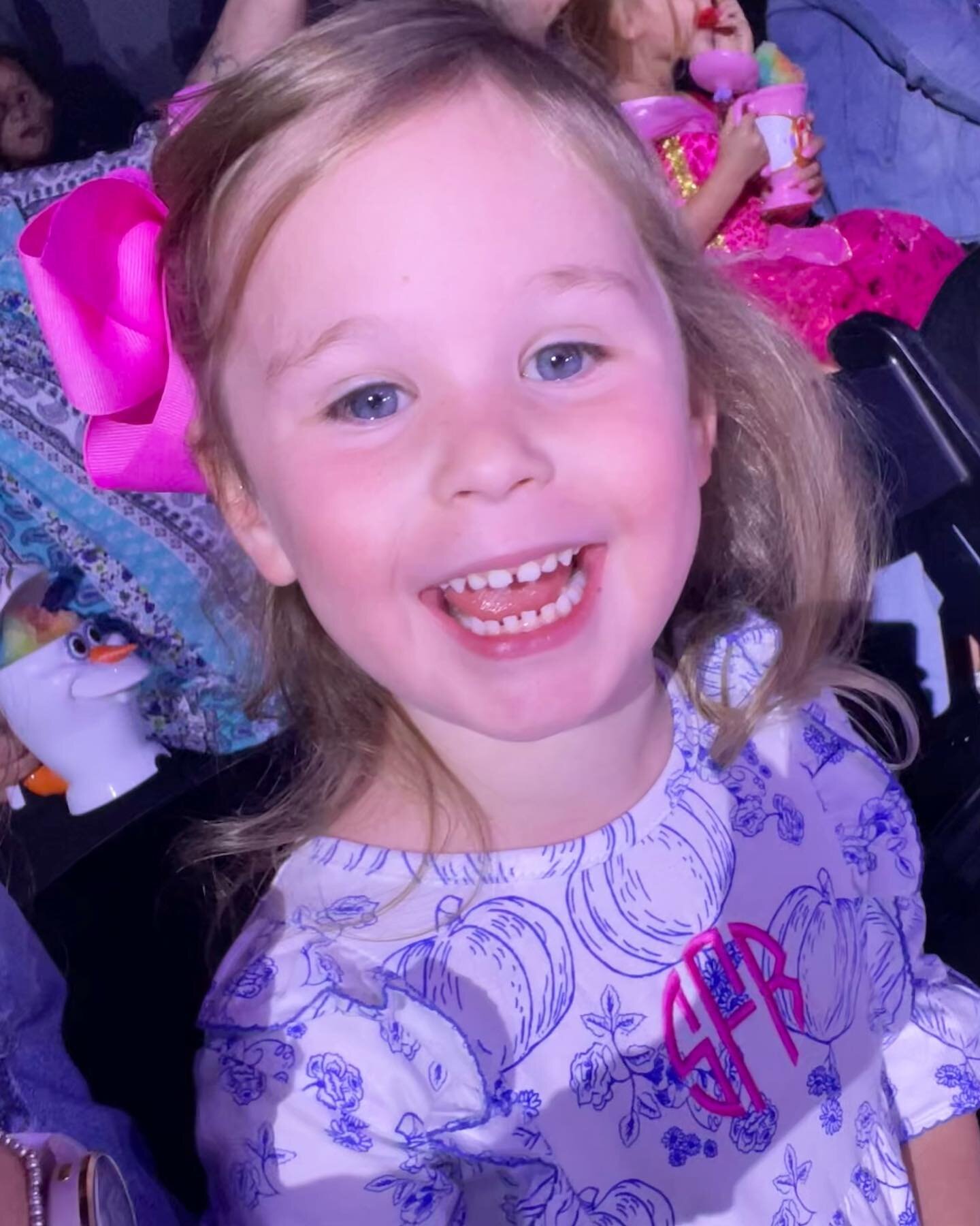 Pure happiness 😍for this little princess at @disneyonice (Frozen + Encanto) last week! Love making these memories and watching their joy. Such a gift. 🙏💕

#stellarose #disneymagic