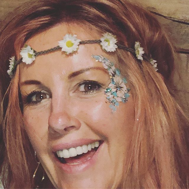 Singing at a festival with Daisy&rsquo;s in my hair and sparkles on my face! .
.
.
 #SusieWebbMusic #SusieWebb #singersongwriter #PrivateParty #BackingVocals #Rockchicks #musiclegends #music #ToplineWriter #NewAlbum #SunmerAlbum #BossaLovesAbba #Jazz