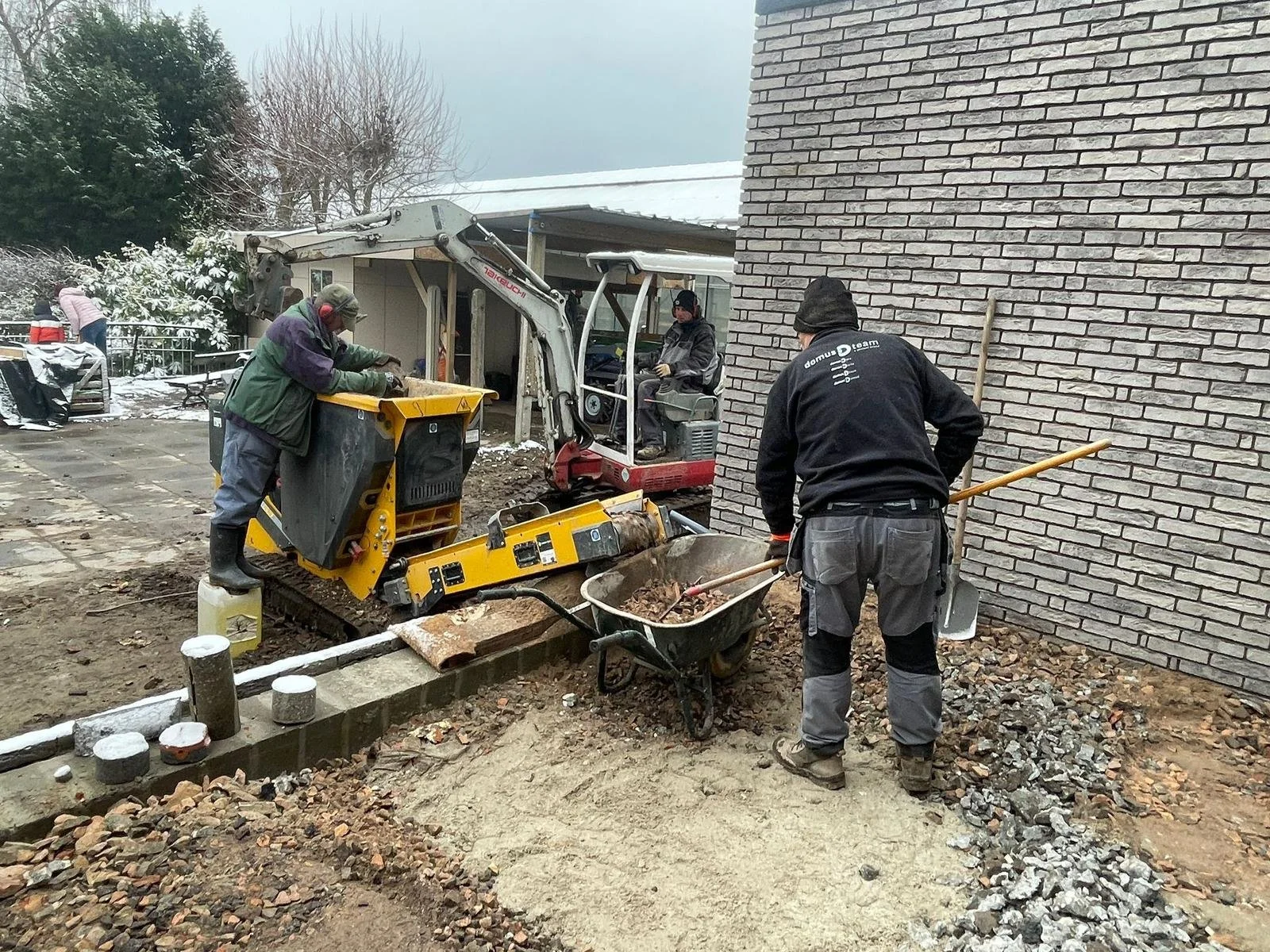 CR400 Crusher being loaded on site