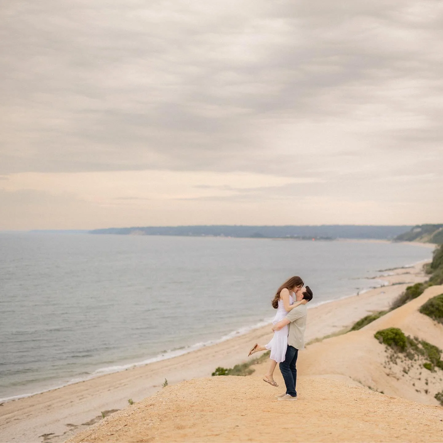 The rain held out just long enough for Gabriela and Tyler&rsquo;s engagement session. It truly was a beautiful evening 🤍 this little gem of a location hits every time 🌊

#longislandengagementphotographer #engagement #engagementphotos #liannakoschph