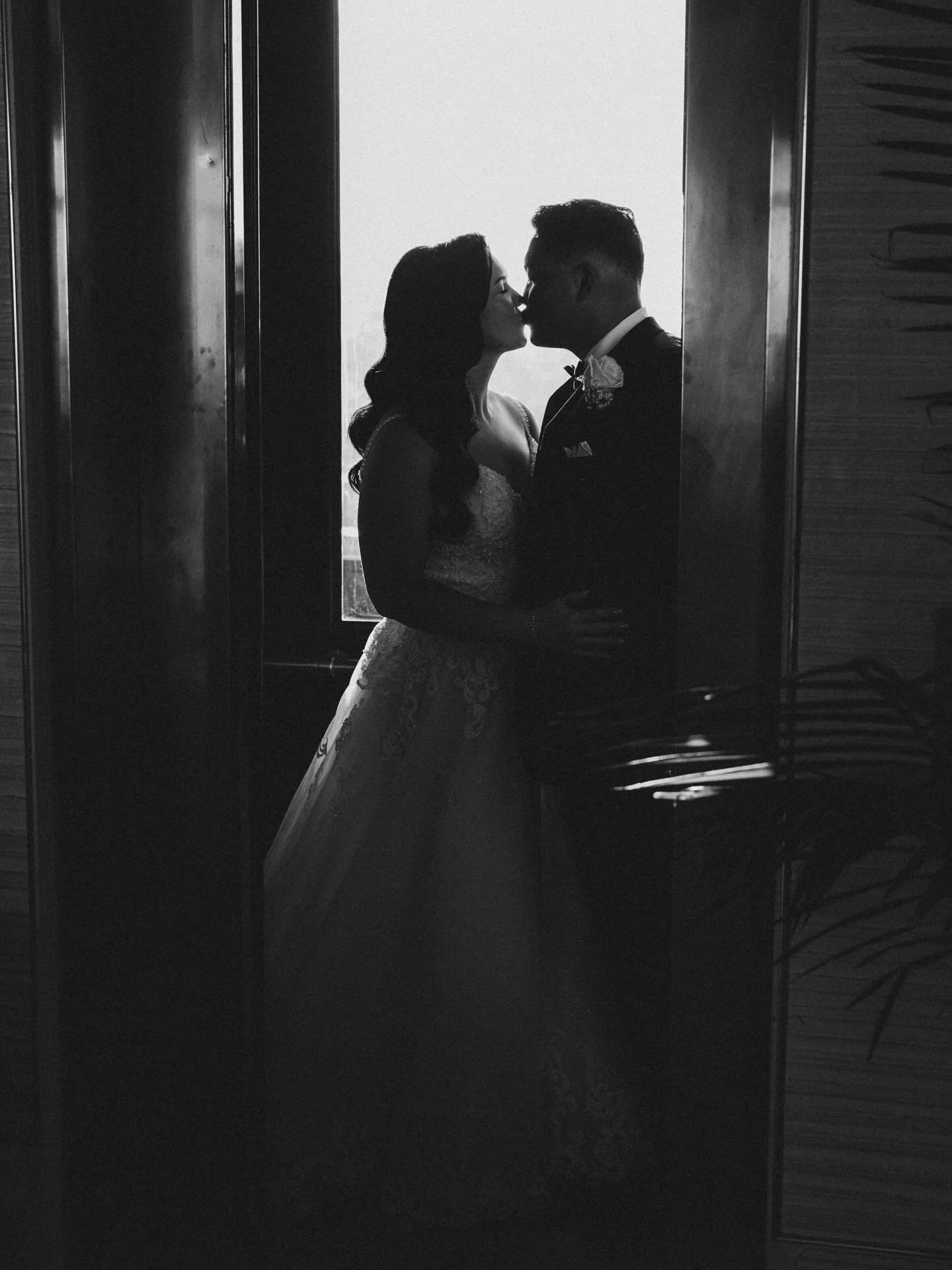 a little silhouette shot for the &lsquo;gram 🥂

Shannon + Francis had the best day. Cannot wait to share more from their beautiful celebration 🤍

Venue: @thepiermont 
Photography: @liannakoschphotography 
Videography: @jfischerproductions 
Coordina