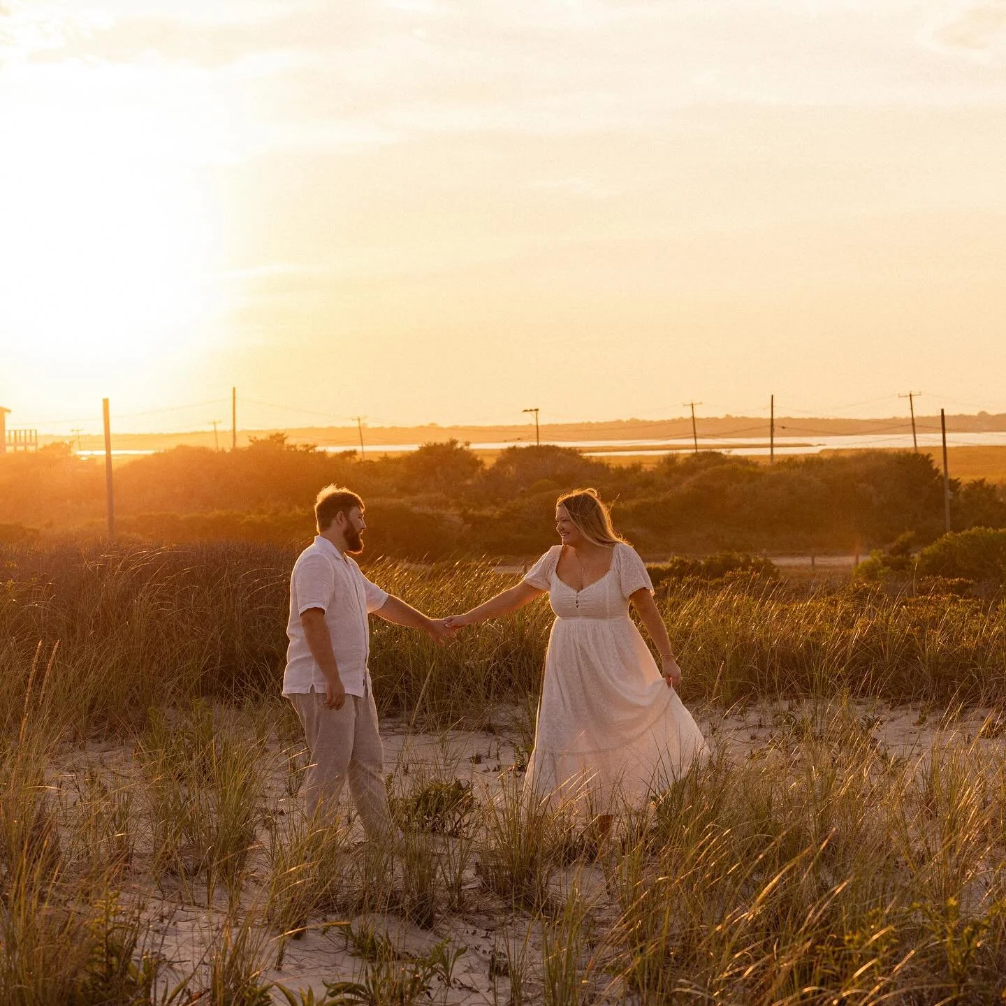 golden hour beachy sessions will always make me happy 🧡🌊

#longislandweddingphotographer #longislandweddingphotography #liannakoschphotography #longislandengagementphotography #longislandengagementphotographer #longisland #boli #thebridesoflongisla
