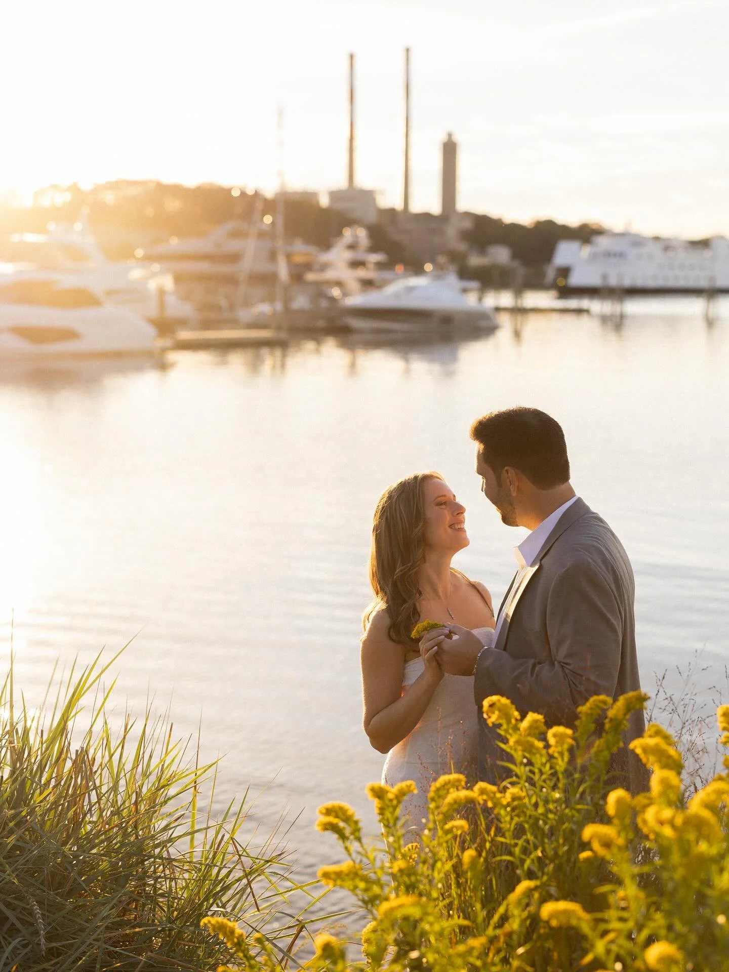 I simply adore this shot captured during Morgan and Rob&rsquo;s engagement session earlier this month 💛 we got the perfect evening 🌼

#longislandweddingphotographer #longislandweddingphotography #liannakoschphotography #longislandengagementphotogra