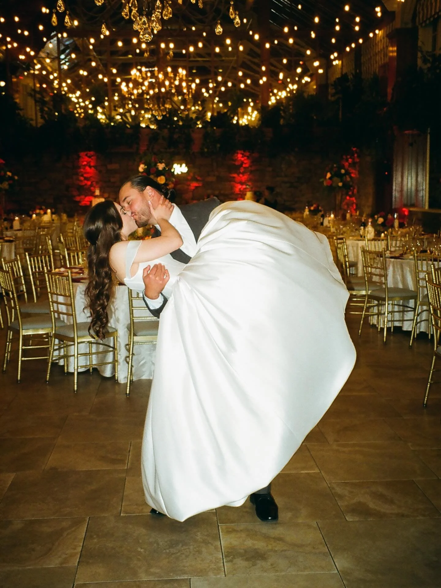 A moment for the film shot 🎞️ 

I love mixing in a roll of film on a wedding day 🤍 2026 couples now have the option to add it as a full add on and I&rsquo;m so excited for it 🫶🏼

Hiiii @steph.krebs @krebsc782 😄

#longislandweddingphotographer #l