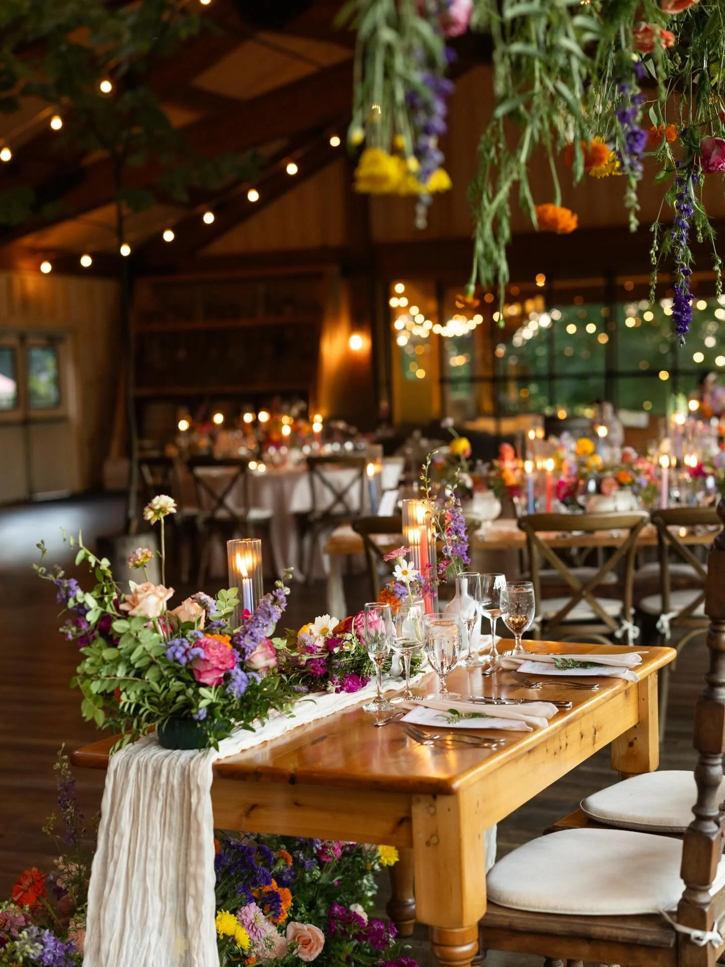 the most magical garden party dream at @redmaplevineyard for Sarah Jane + Luisa&rsquo;s wedding day 🌼 the space was filled with colorful florals, twinkling lights and the most love possible 💛

photography: @liannakoschphotography 
venue: @redmaplev