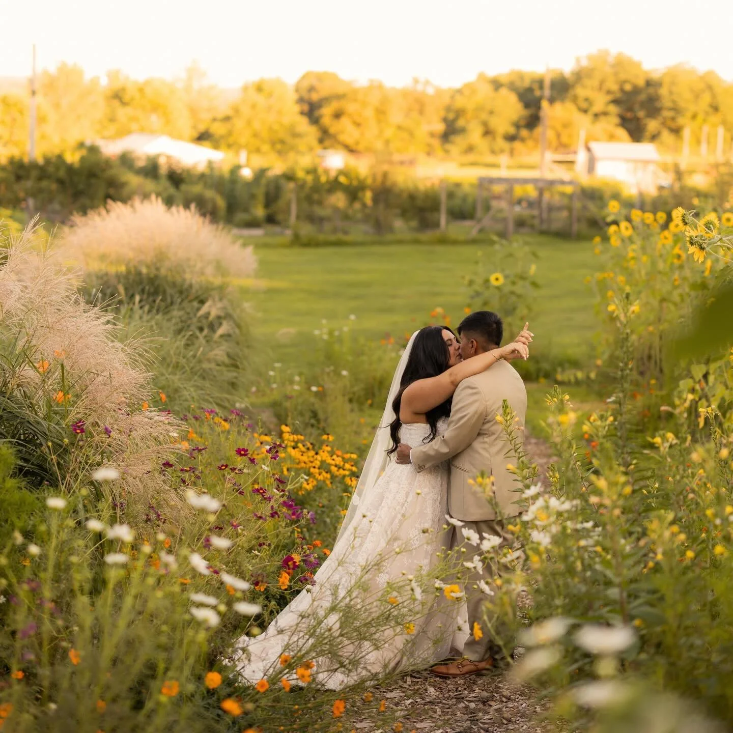 🌼 wildflowers &amp; forever 🌼

A few romantics from Sarah Jane and Luisa&rsquo;s stunning wedding day 🫶🏼

photography:&nbsp;@liannakoschphotography
venue:&nbsp;@redmaplevineyard
coordinator:&nbsp;@lovewithlacopoevents
hair &amp; makeup:&nbsp;@pen