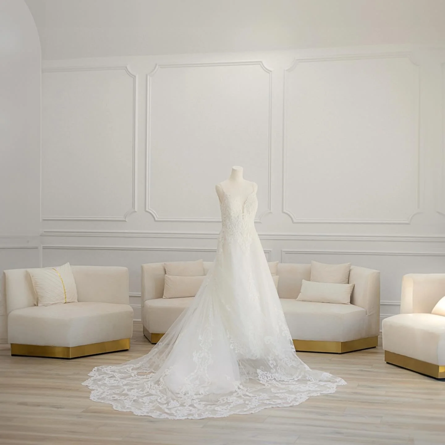 the dress. the light. the quiet moments before everything begins 🤍

so in love with Shannon&rsquo;s wedding day details ✨

Photography: @liannakoschphotography 
Videography: @jfischerproductions 
Day of Coordination: @vivandcoevents 
Hair and Makeup