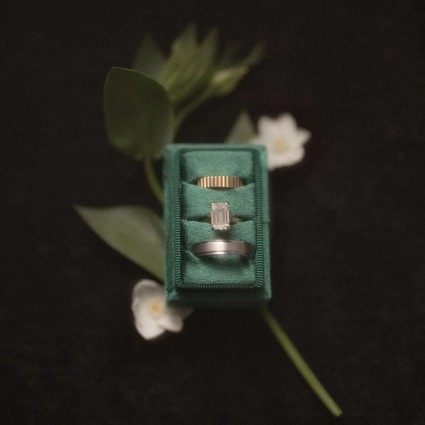 A post honoring Laura&rsquo;s bridal details from her and Gary&rsquo;s wedding day this past December.

Obsessed with this color palette and these soft florals, heirloom touches and the quiet moments before 🤍

Photography:&nbsp;@liannakoschphotograp