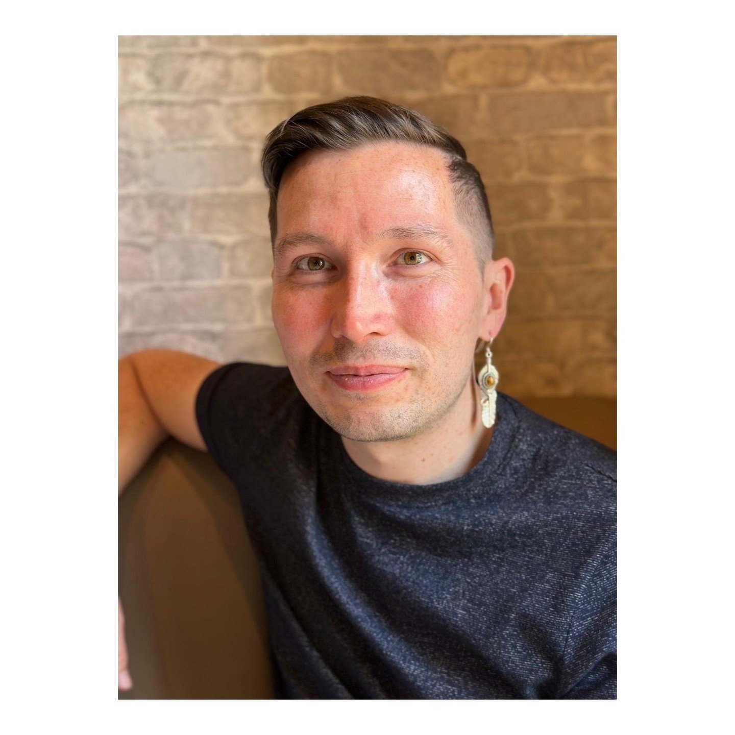 Meet Lewis. I am very excited to announce that he has joined my team! ⁠
⁠
He'll be helping me to share more accessible mindfulness for everyday life with you.⁠
⁠
He is a psychology student, coach, explorer, truth seeker, songwriter and brilliant conv