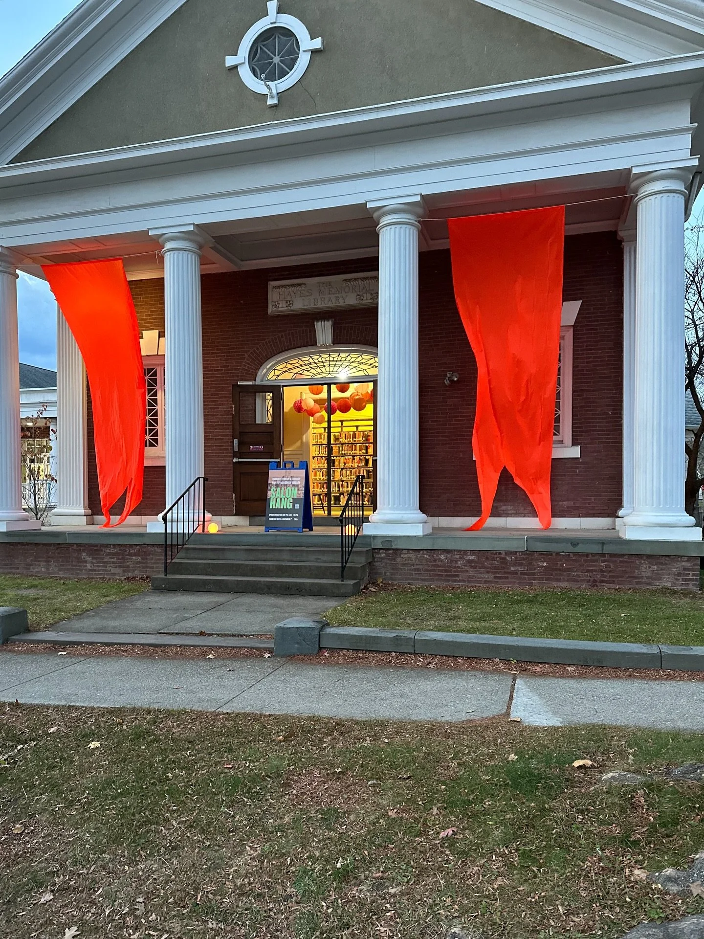 The Salon Hang @millbrooklibrary Opening Reception was a huge success, supporting local artists and the library 💚

#millbrooklibrary 
#millbrooknewyork 
#millbrooklove
#millbrookstyle 
#millbrookdestination 
#millbrook #millbrookny
#upstateny #dutch
