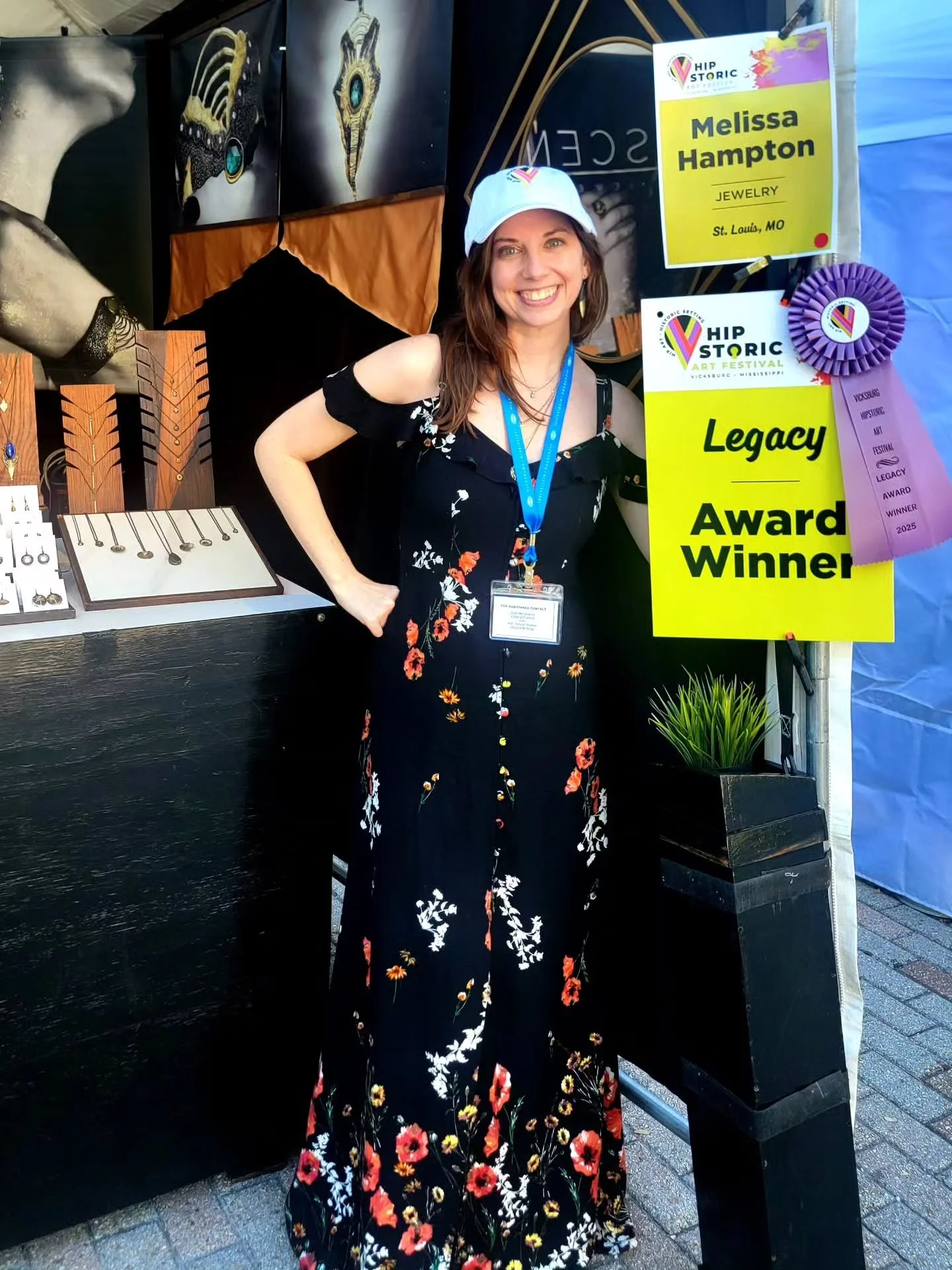 Thank you so much, Vicksburg, for the absolute honor of a Legacy award and this awesome hat to boot!
💃🧢🏆
We are having an absolute blast at the inaugural @vicksburghipstoricartfestival this weekend! This hoppin' little city has treated us with a g
