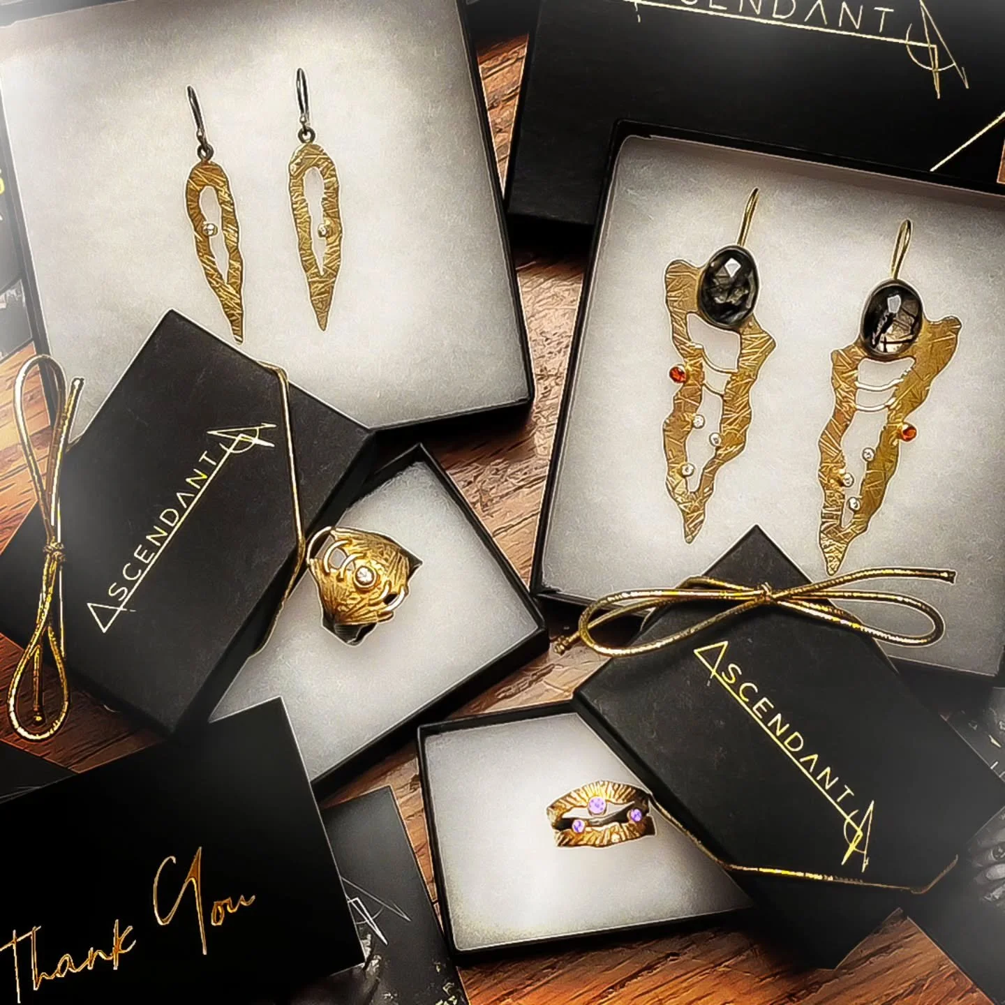 Here's another fun firey picture of some &quot;Boom Boom!&quot;♈️💣 jewels all nestled in their festive black and gold Ascendant packages!
✨️🌋🎇🌋✨️
I've had a few of you ask how to purchase the work I feature on here, so I thought I'd let you fine 
