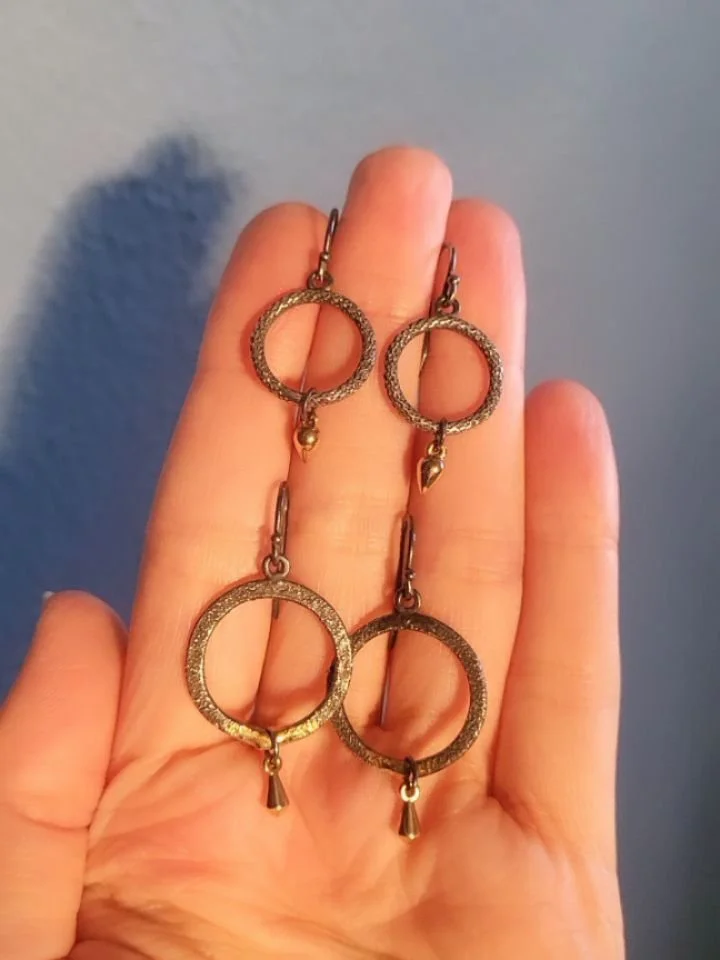 Livin' my life like it's golden, golden
✨️🌅✨️
Autumn-winter golden hour is always the best light in our house. The light here is a huge reason why Chris and I bought the place. I thought I'd share some oxidized silver and solid 14k yellow gold Ascen