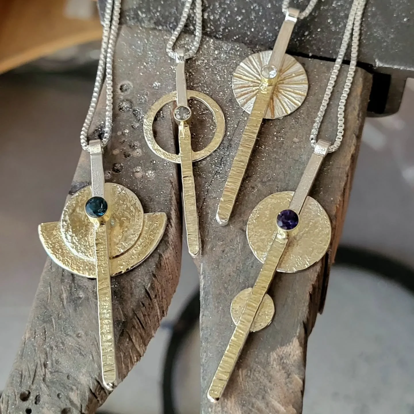 Old and trusted designs made new this year! Our classic "Gem Rise" pendants are inspired by the glow of moonbeams on rippling waters below (and also my Cancer Ascendant sign!) These new versions are elevations of the original ideas
🌊🌕♋️
#