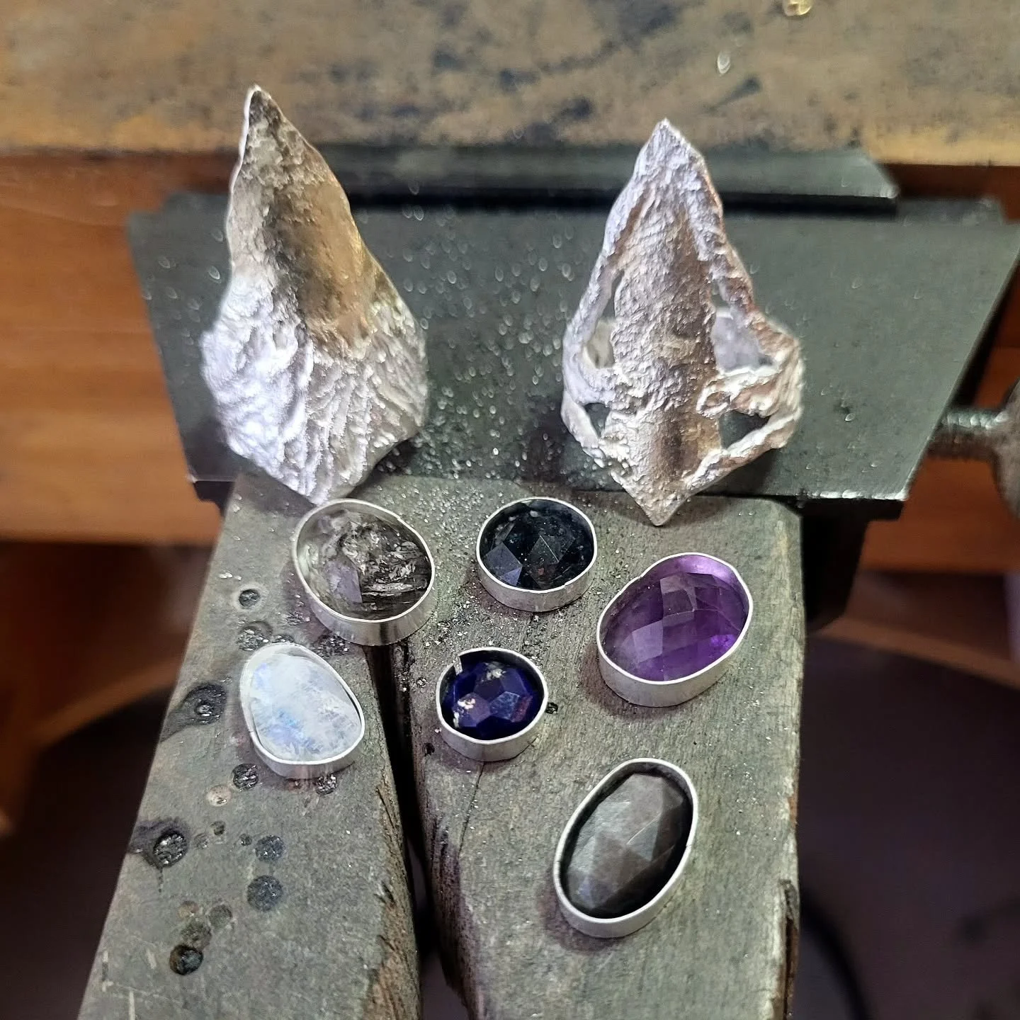 I'm excited about all the in-progress pieces we've got in the works right now! "Sanctuary" rings and gems for new "Star Dial" pendants are up next.
⏳️👩&zwj;🏭🌋⛪️🧭✨️