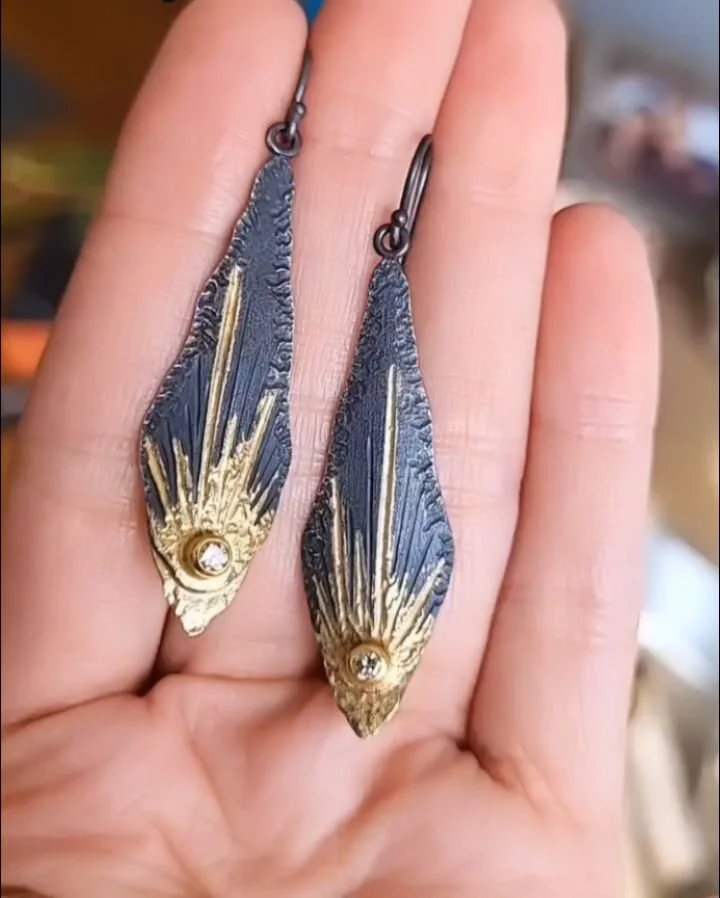 Just follow the light, let me burn through your atmosphere. I burn for you🎵
☄️💥🌋🌌
I love this song, especially when paired with these "Ancient Atlas" earrings with champagne diamonds! I've made similar comet themed earrings before, but 