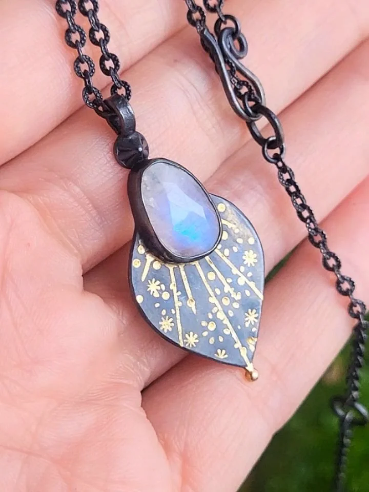 This little rainbow moonstone "Star Dial" necklace is one of my recent favorites. I love that shimmer of color! I designed it for layering, so it can be worn at 16, 18, or 20 inches long. Available in our online shop!✨️🌙🌈
