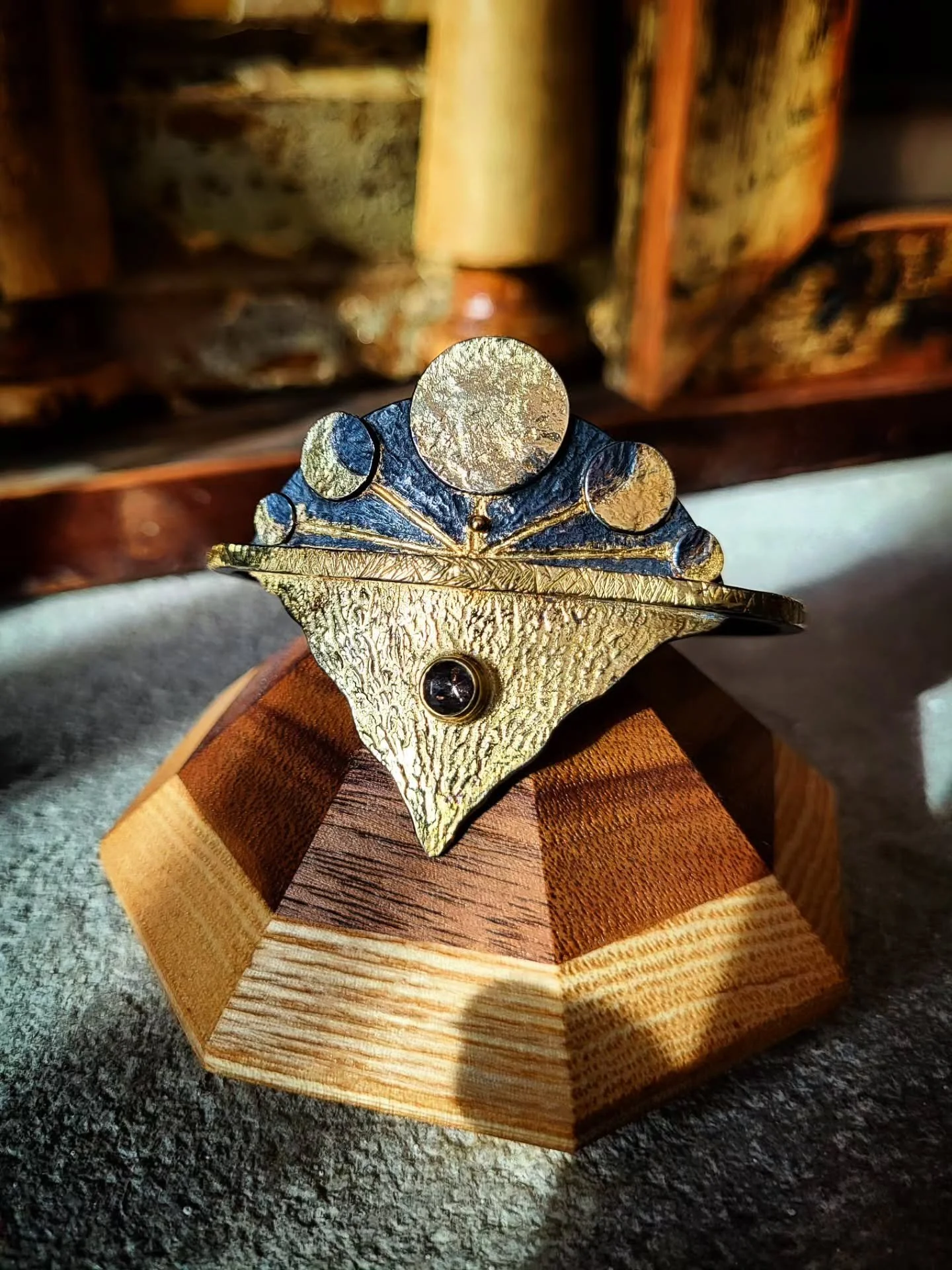 Once we let our gem cores shine true, we can step into the void with no fear
🌋🌘🌗🌖🌕🌔🌓🌒🎇
I'm forever grateful for the special people who support my work. I understand that it's not everyone's cup of tea. My goal as an artist is not universal a